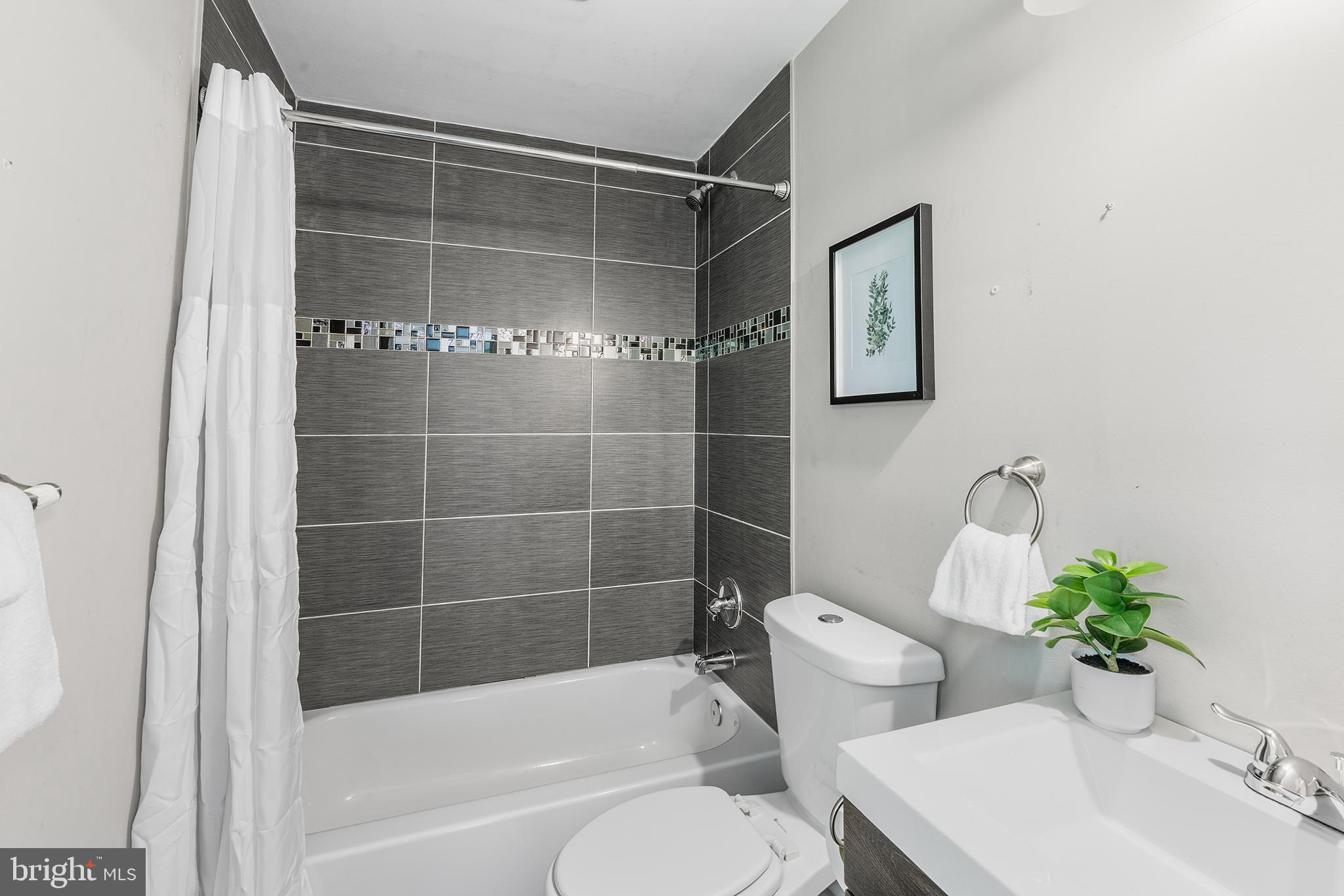 CHATSWORTH GROVE - Residential