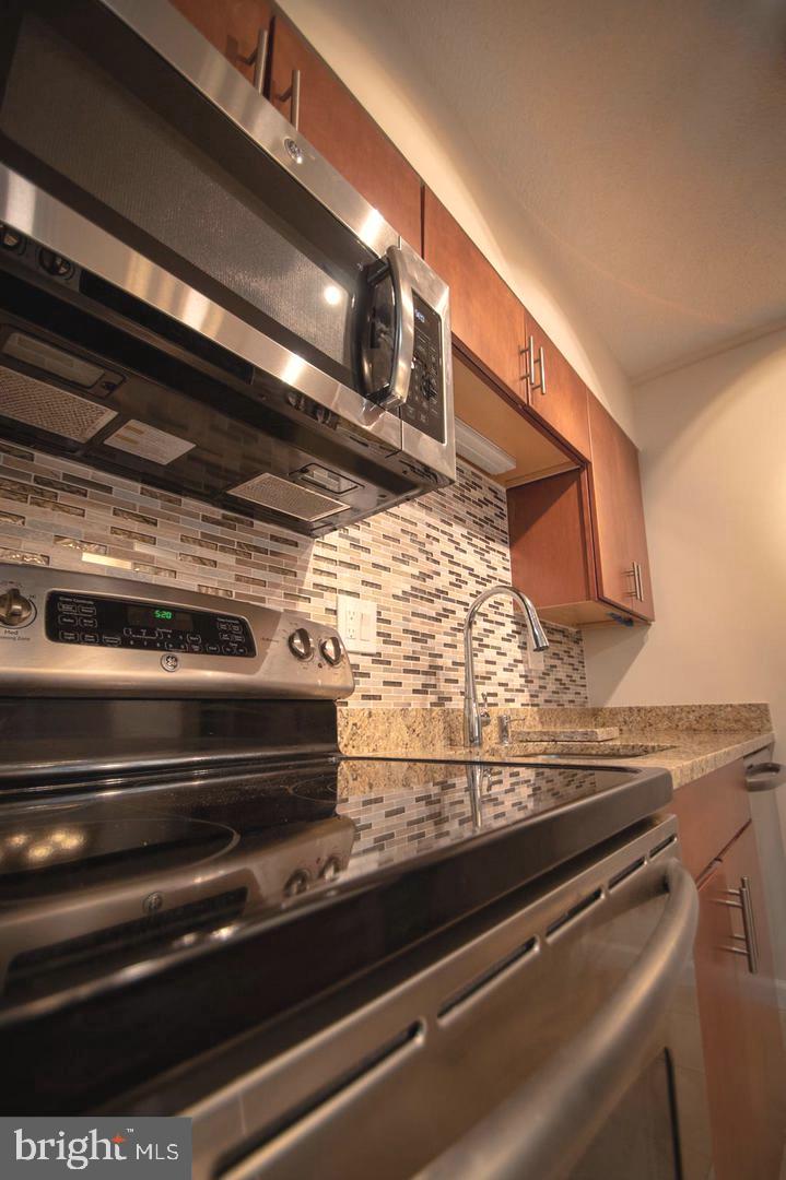 ENCORE OF MCLEAN - Residential Lease