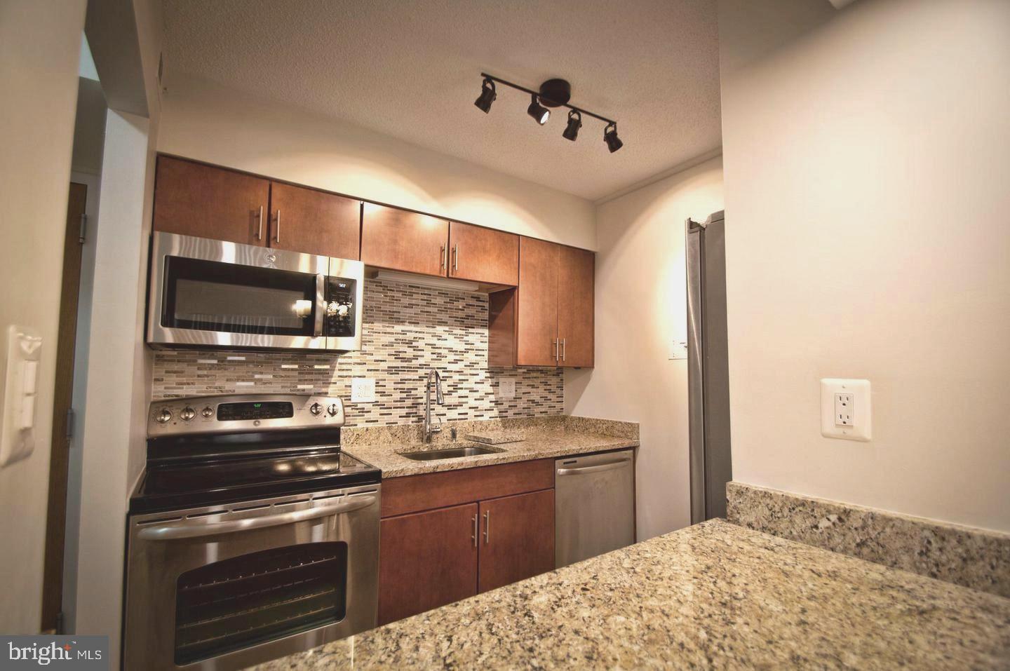 ENCORE OF MCLEAN - Residential Lease