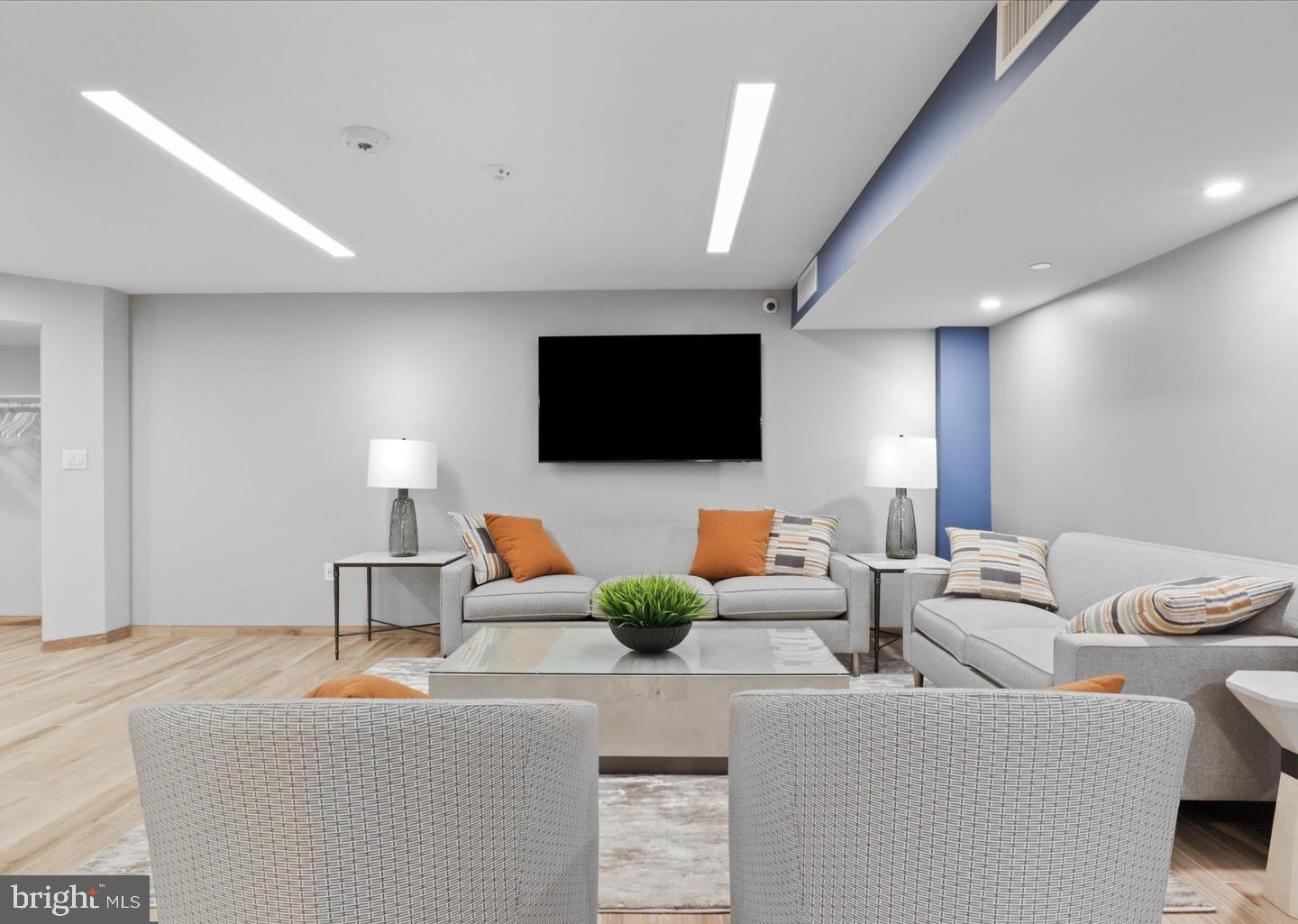 ENCORE OF MCLEAN - Residential Lease