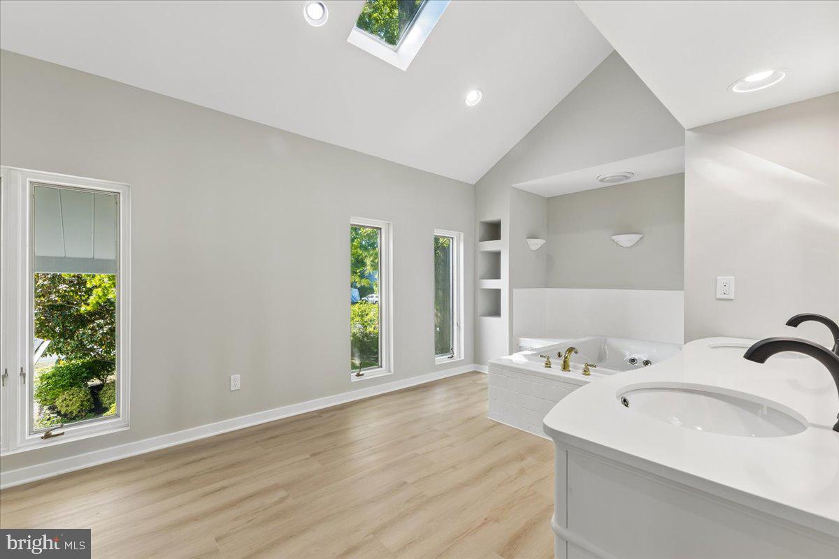 BAY CITY - Residential