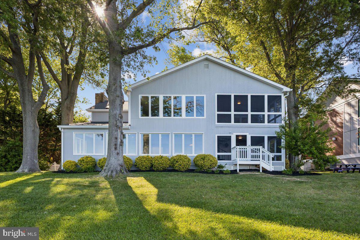 702 BAYSIDE DRIVE