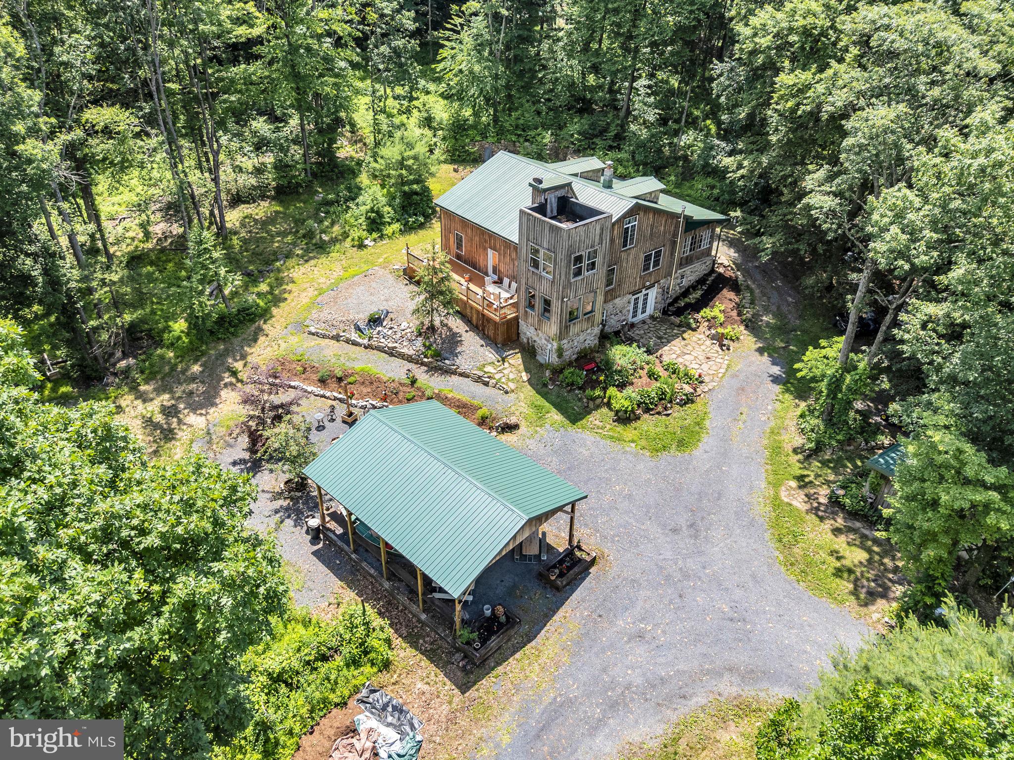 121 RAVINE LN