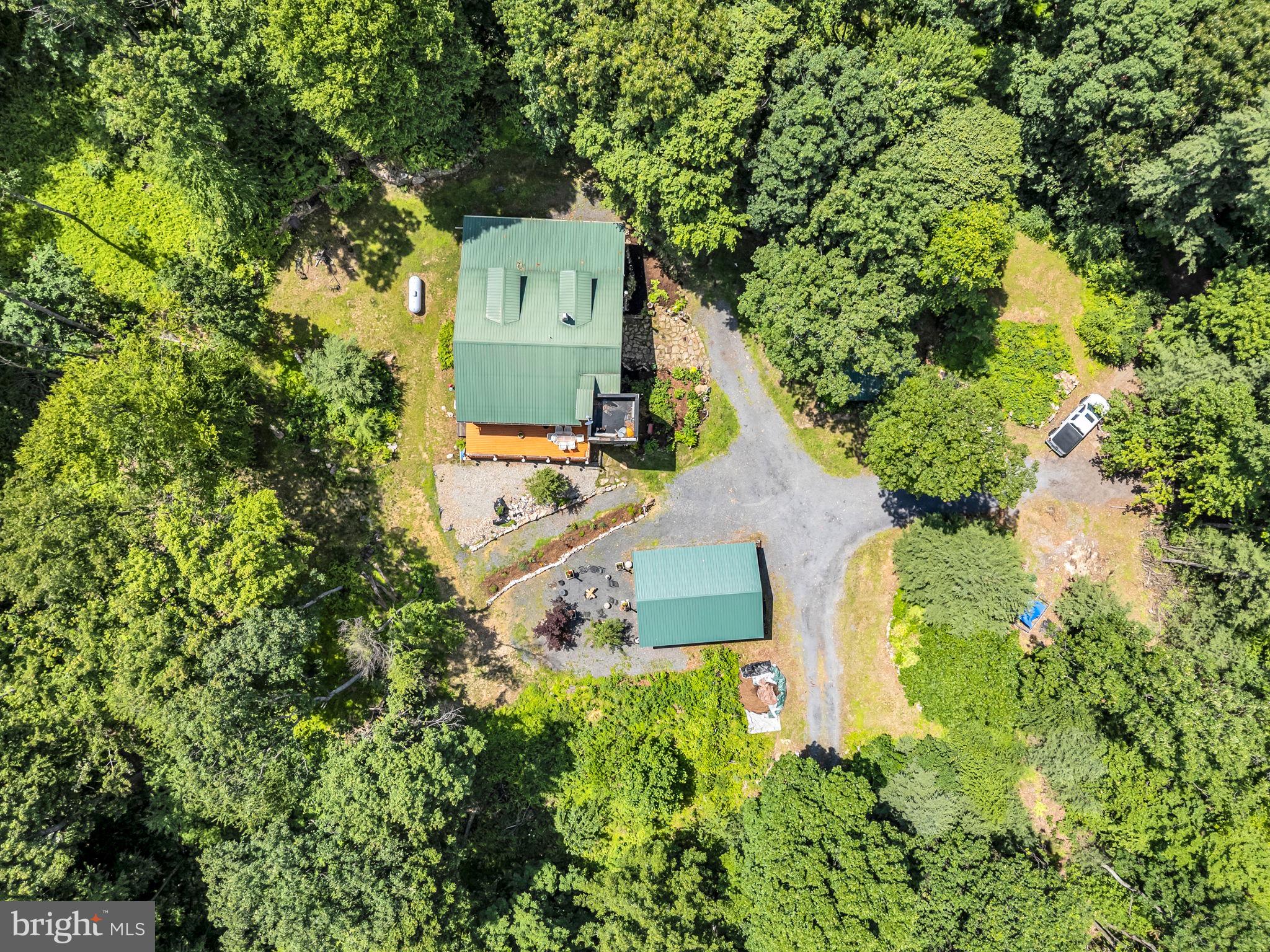 121 RAVINE LN