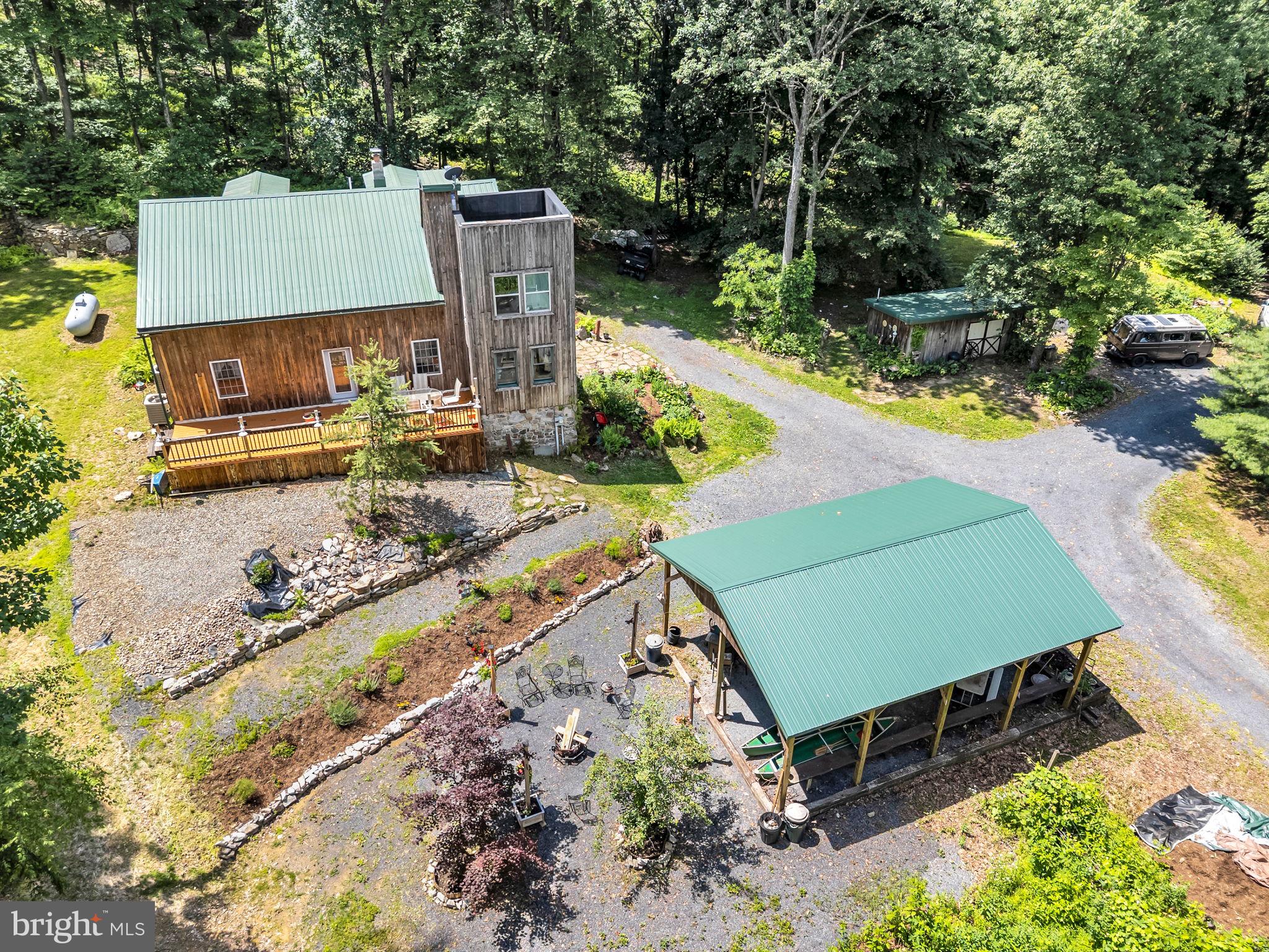 121 RAVINE LN