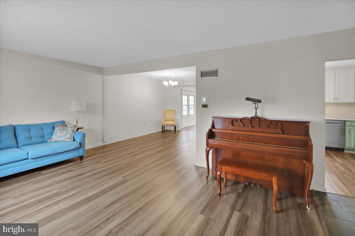 WELLINGTON DOWNES - Residential