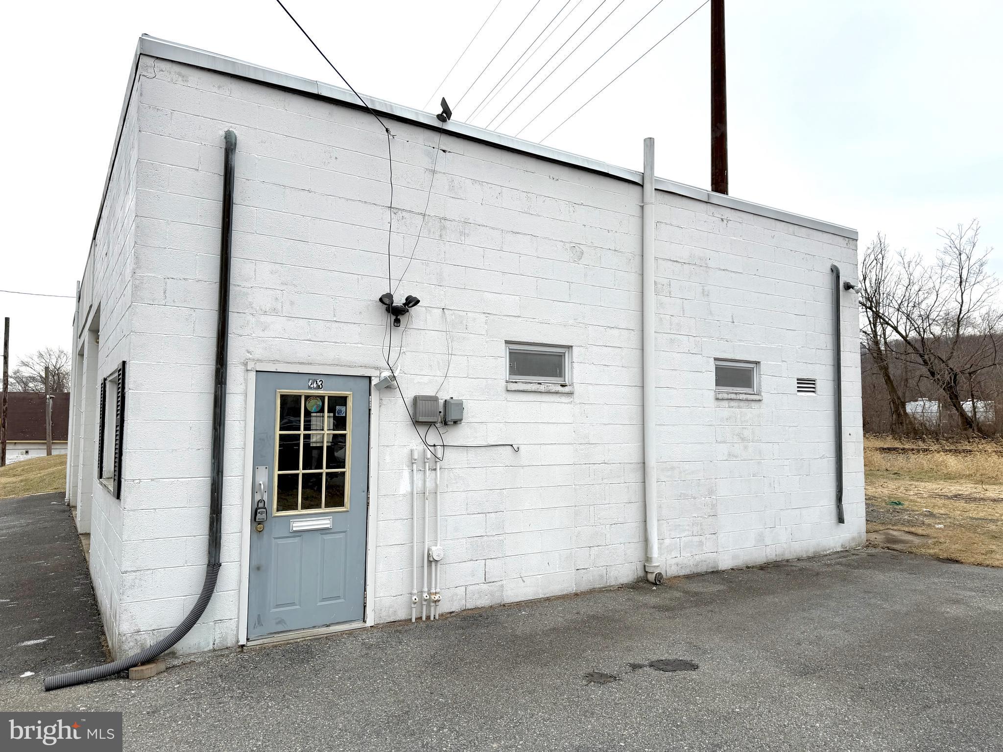 213 S ROBESON STREET