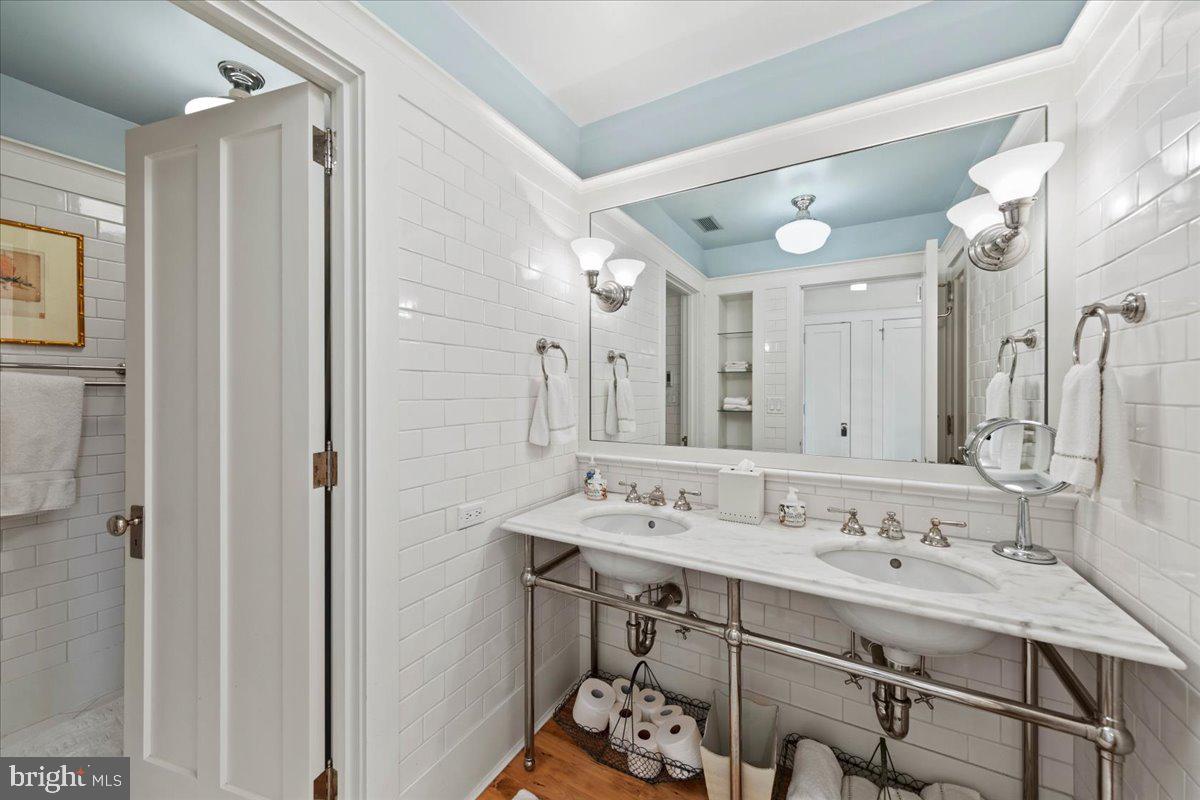 TOWER SHORES - Residential