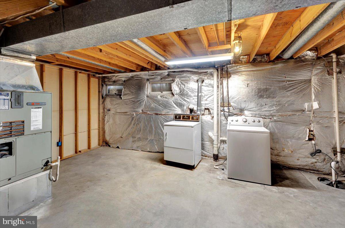 PINEDALE WOODS - Residential