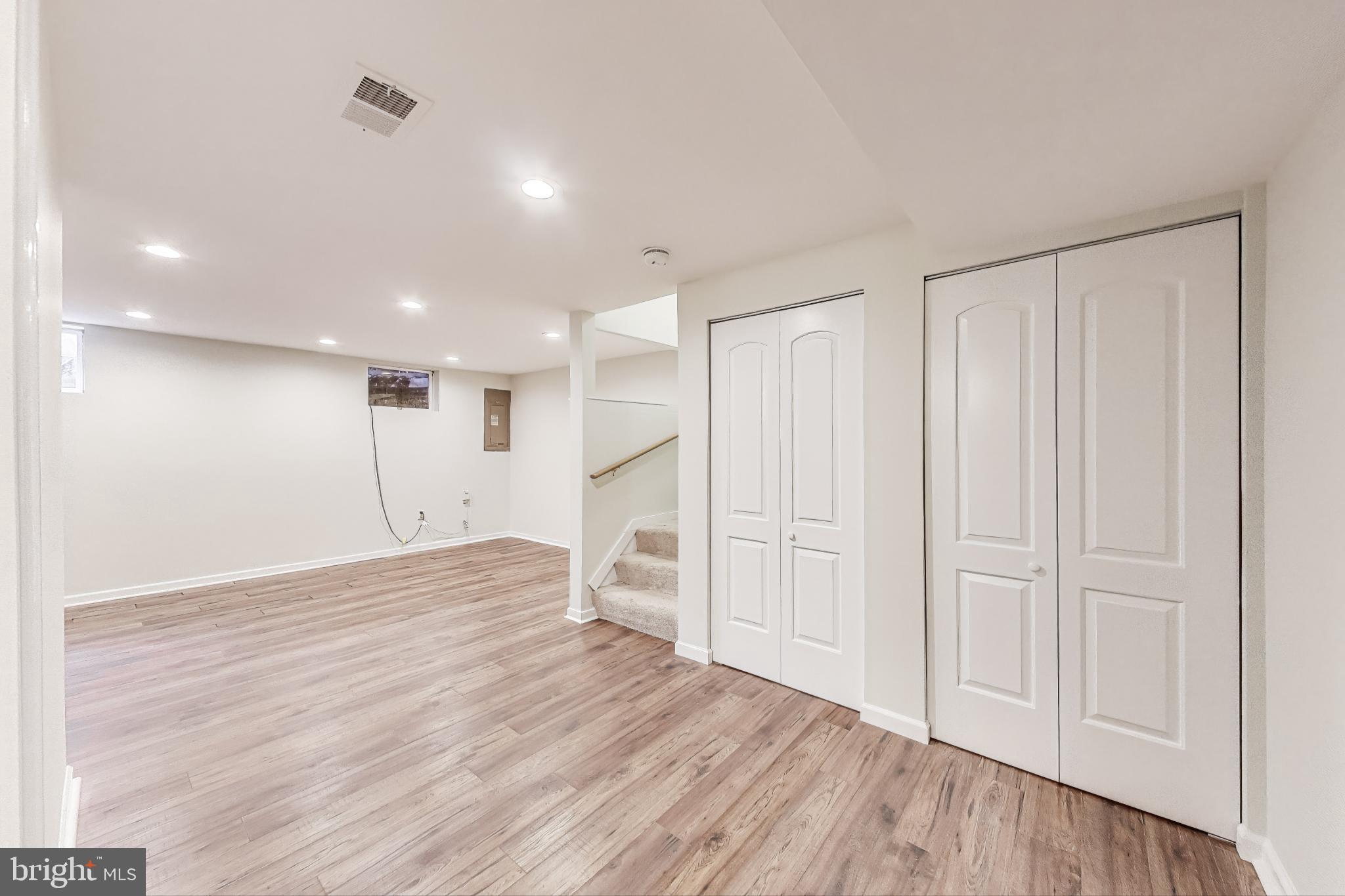 GUNNERS LAKE VILLAGE - Residential