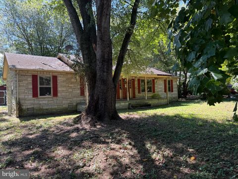 192 E BANBURY ROAD TAPPAHANNOCK VA 22560