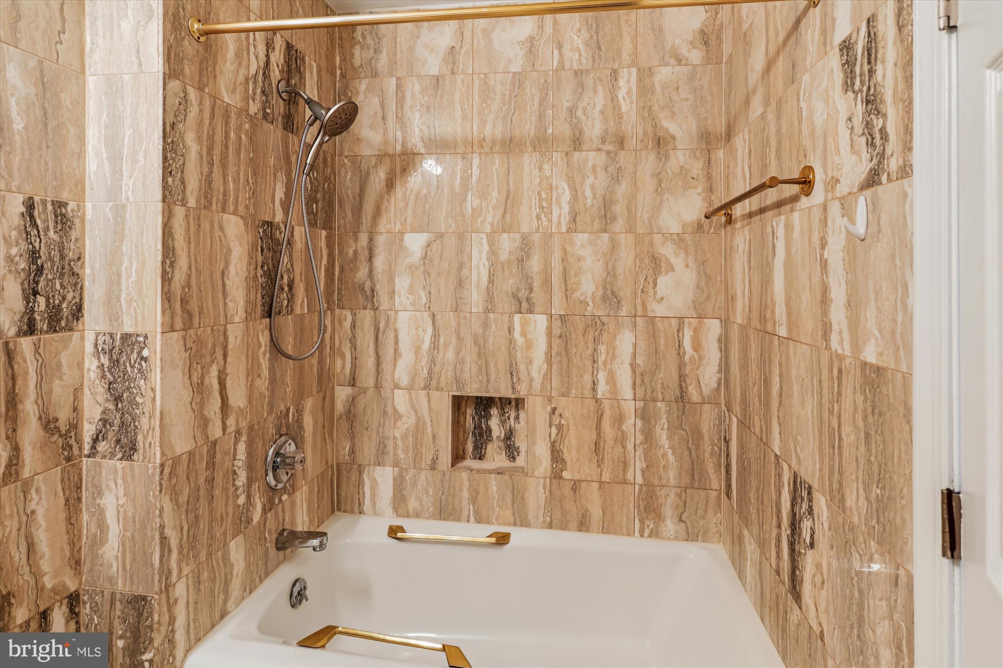 TUSCANY-CANTERBURY - Residential