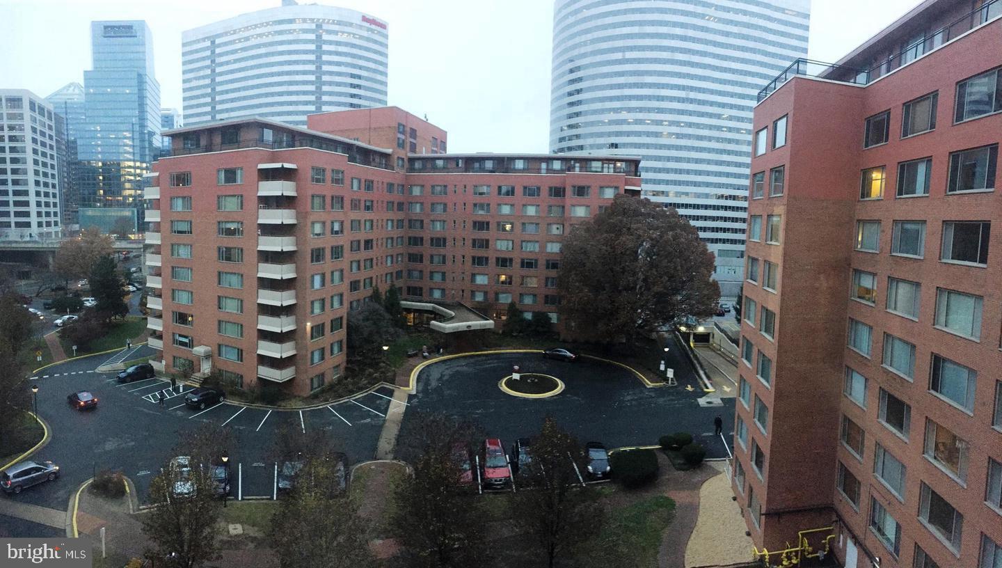 RIVER PLACE WEST - Residential Lease