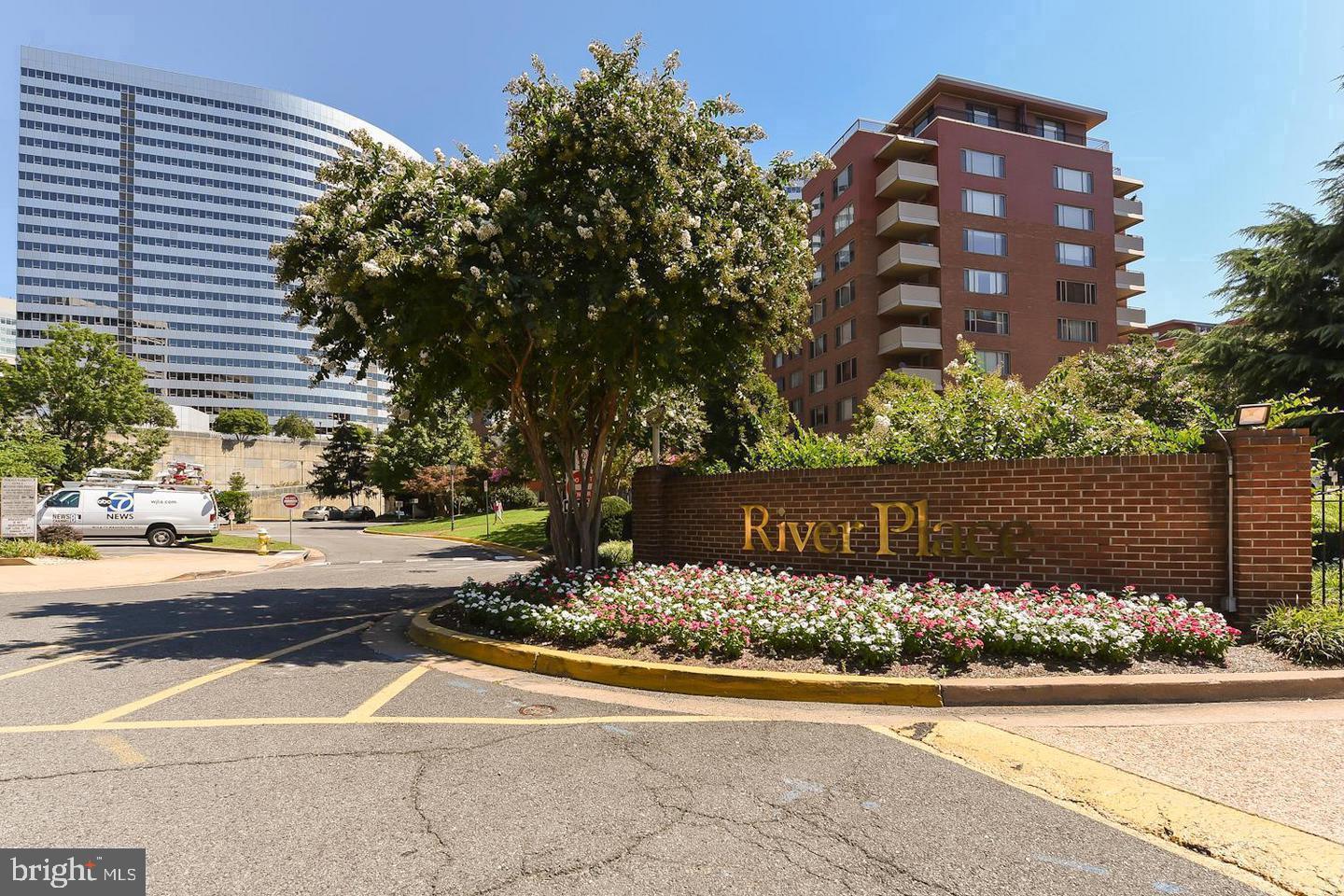 RIVER PLACE WEST - Residential Lease