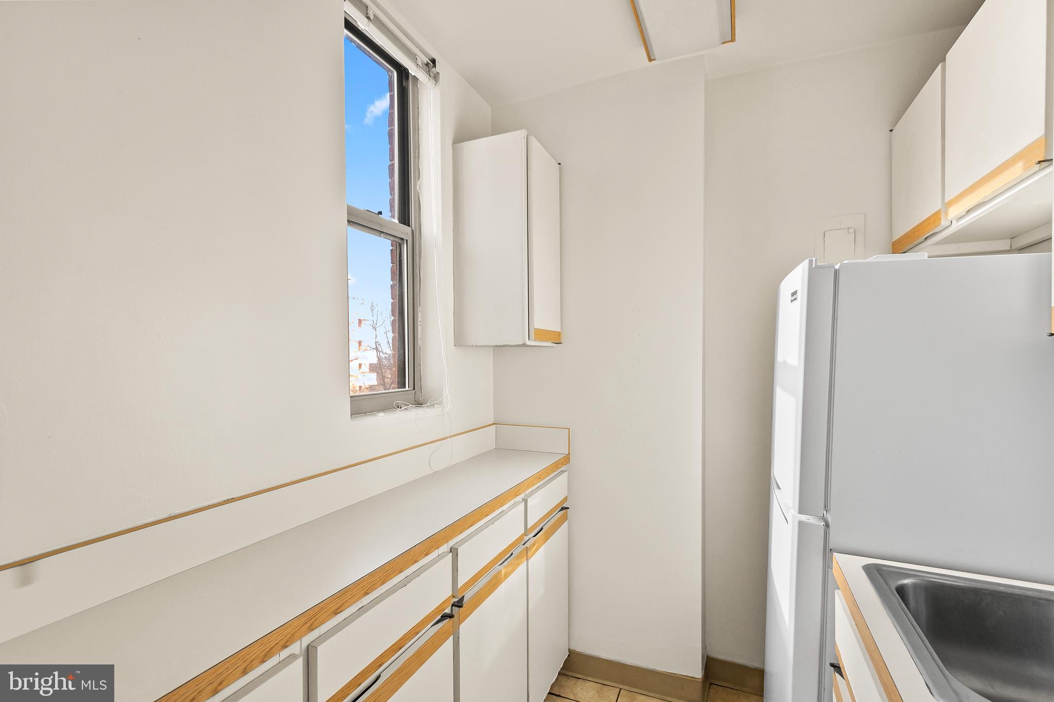 RIVER PLACE WEST - Residential Lease