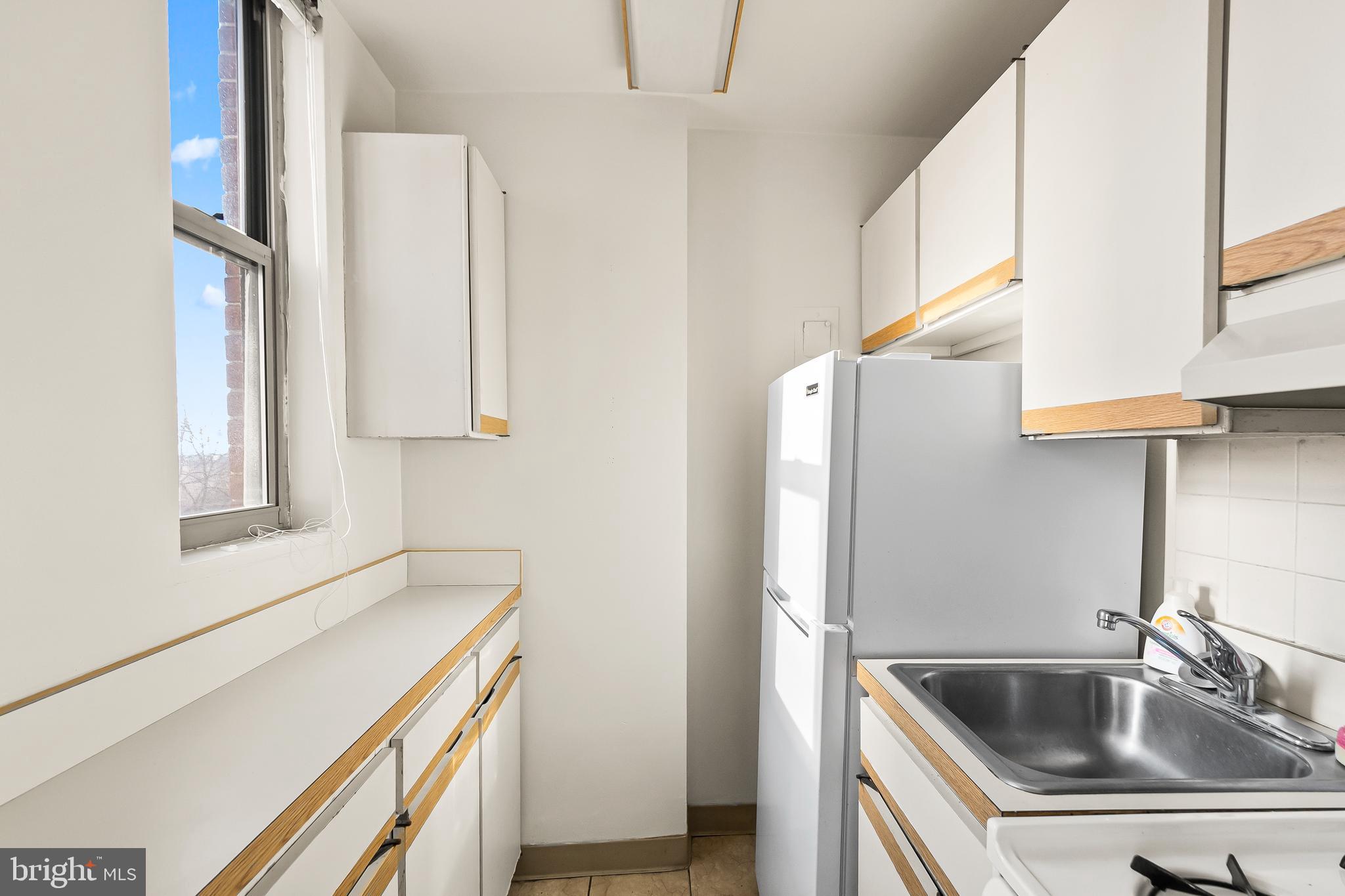 RIVER PLACE WEST - Residential Lease