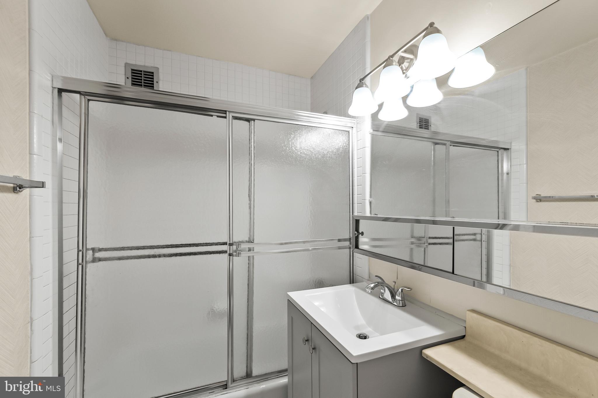 RIVER PLACE WEST - Residential Lease