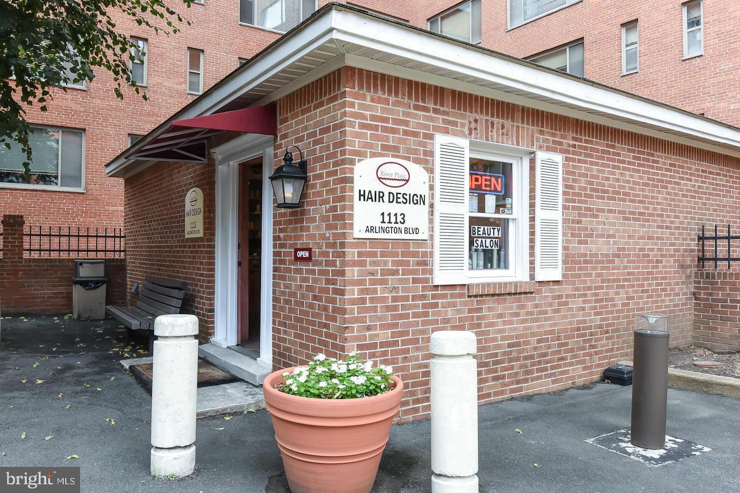 RIVER PLACE WEST - Residential Lease