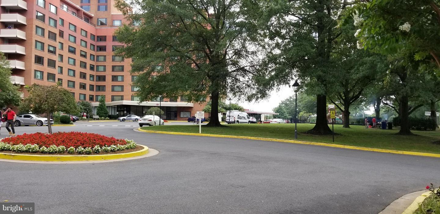 RIVER PLACE WEST - Residential Lease