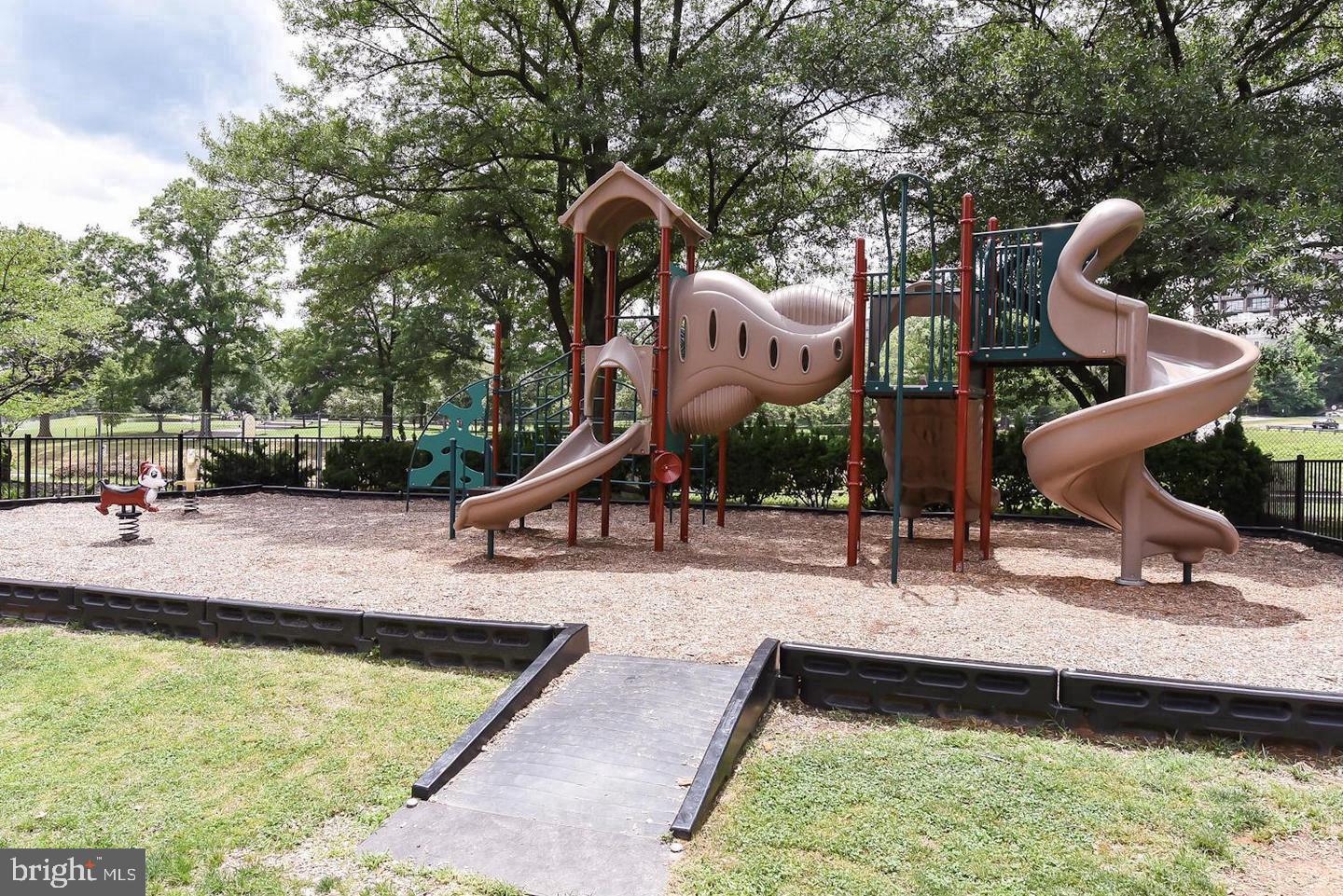 RIVER PLACE WEST - Residential Lease