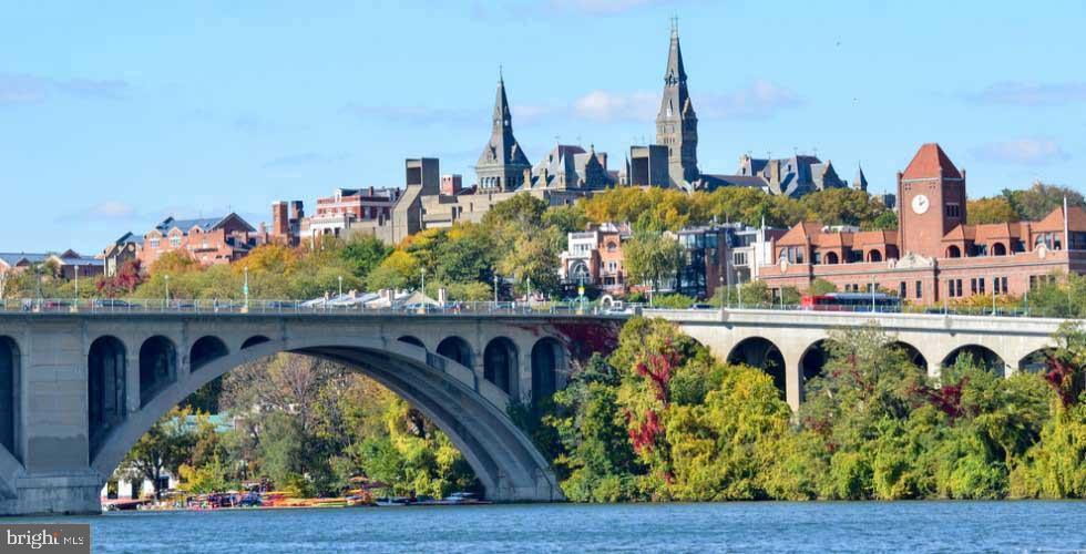 RIVER PLACE WEST - Residential Lease