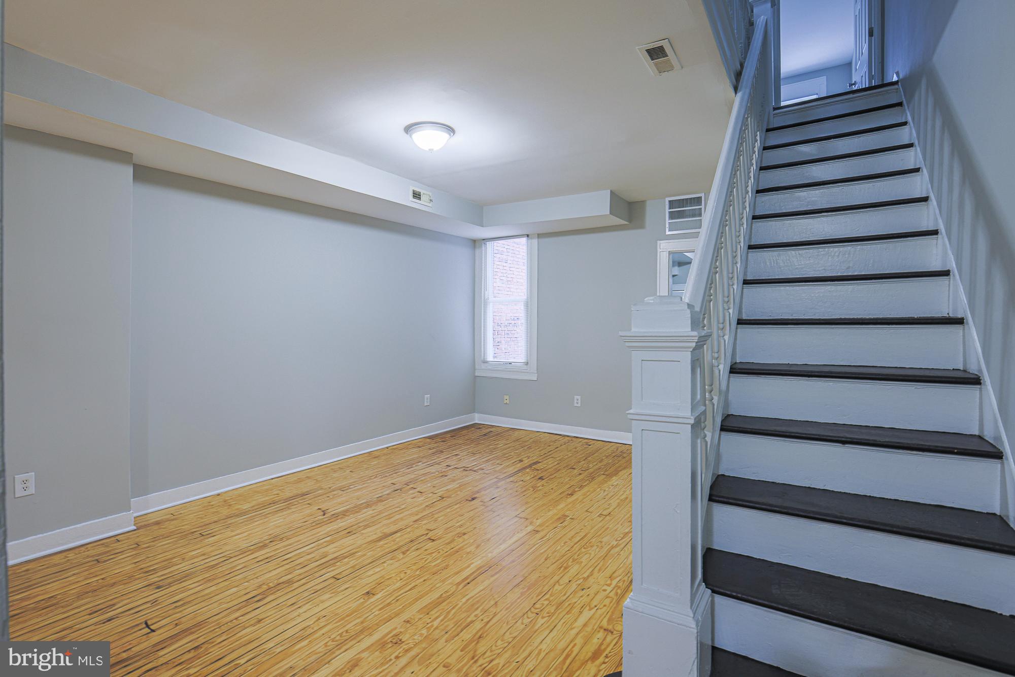 EVERGREEN LAWN - Residential