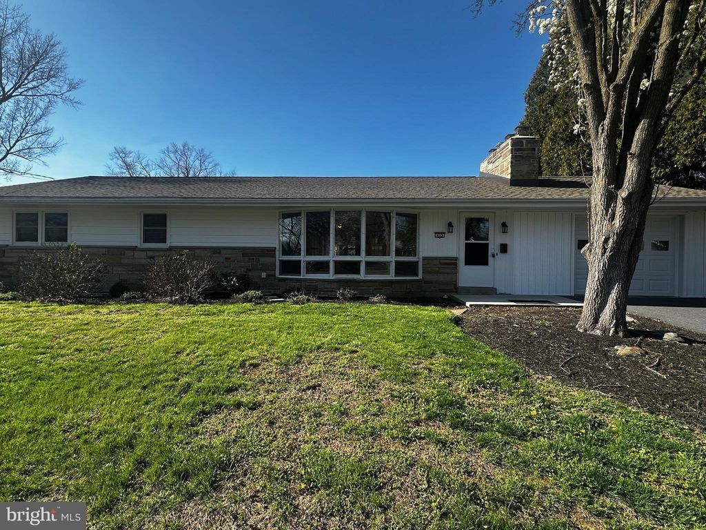 Photo of 415 E Willow Street, ELIZABETHTOWN, PA 17022 (MLS # PALA2085696)