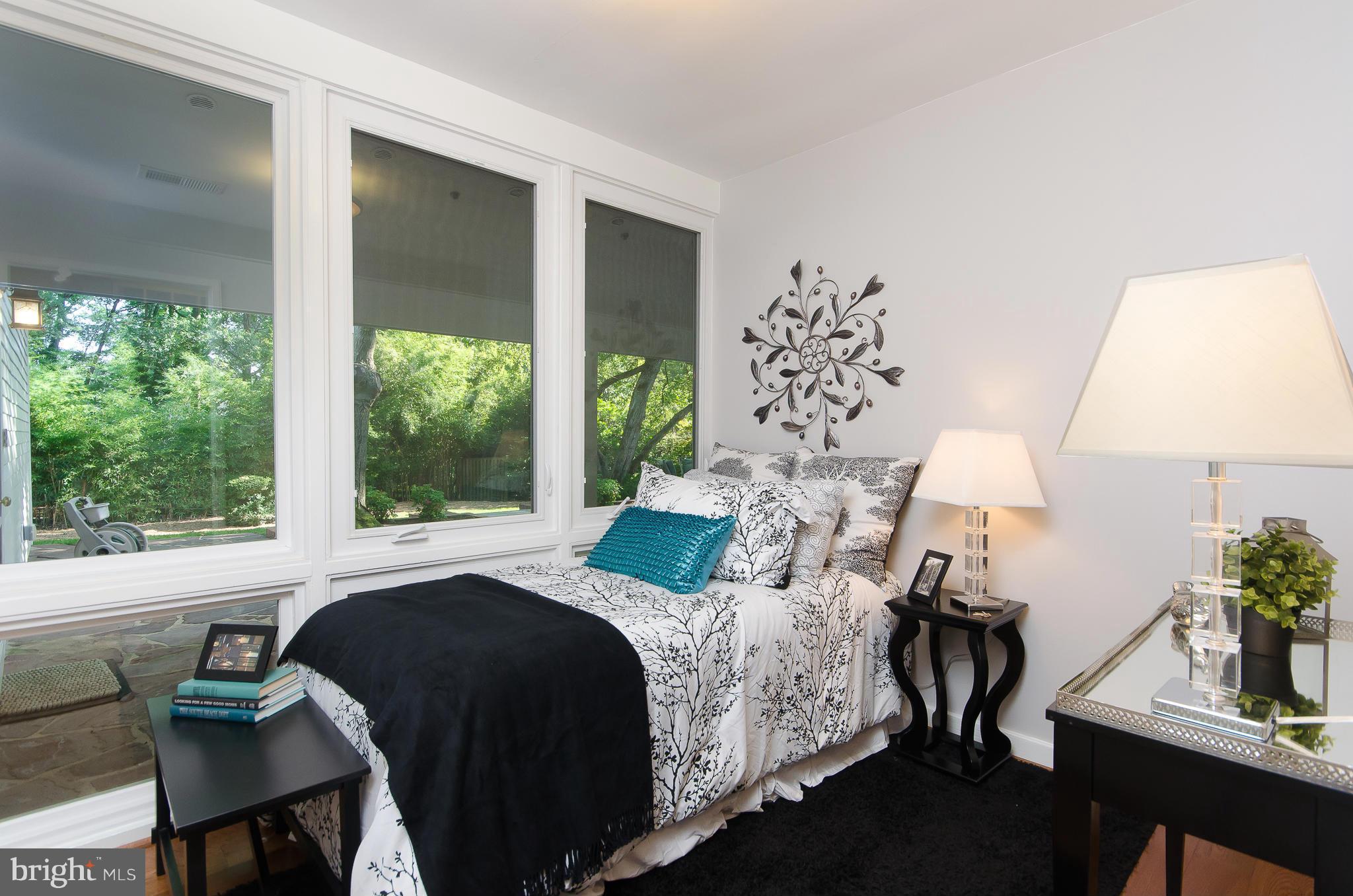 HOLLIN HILLS - Residential