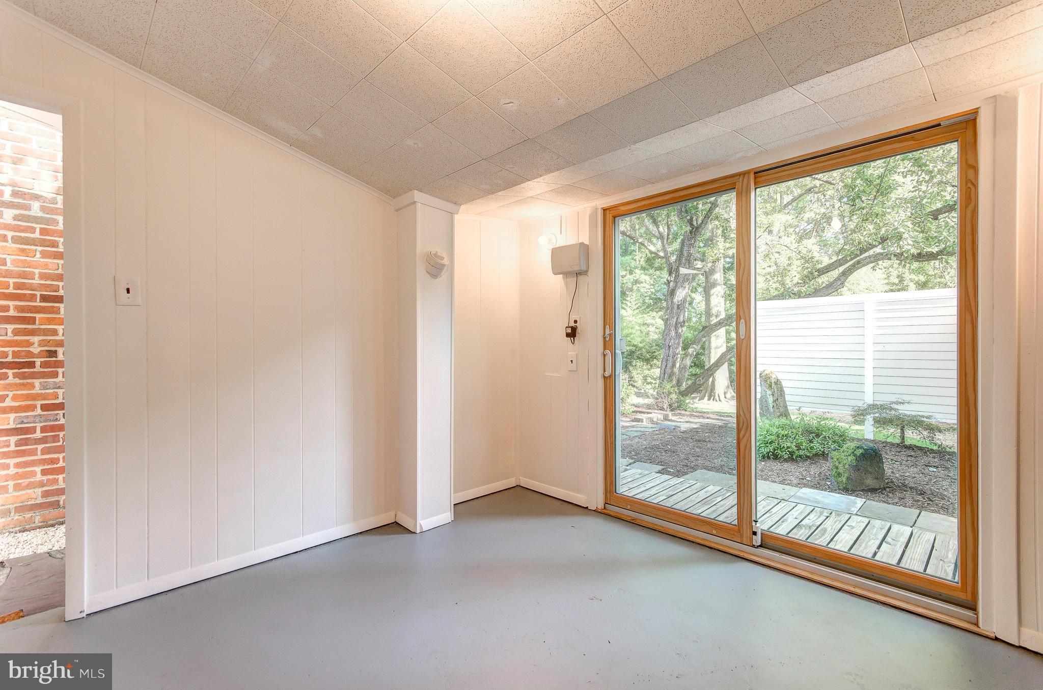 HOLLIN HILLS - Residential