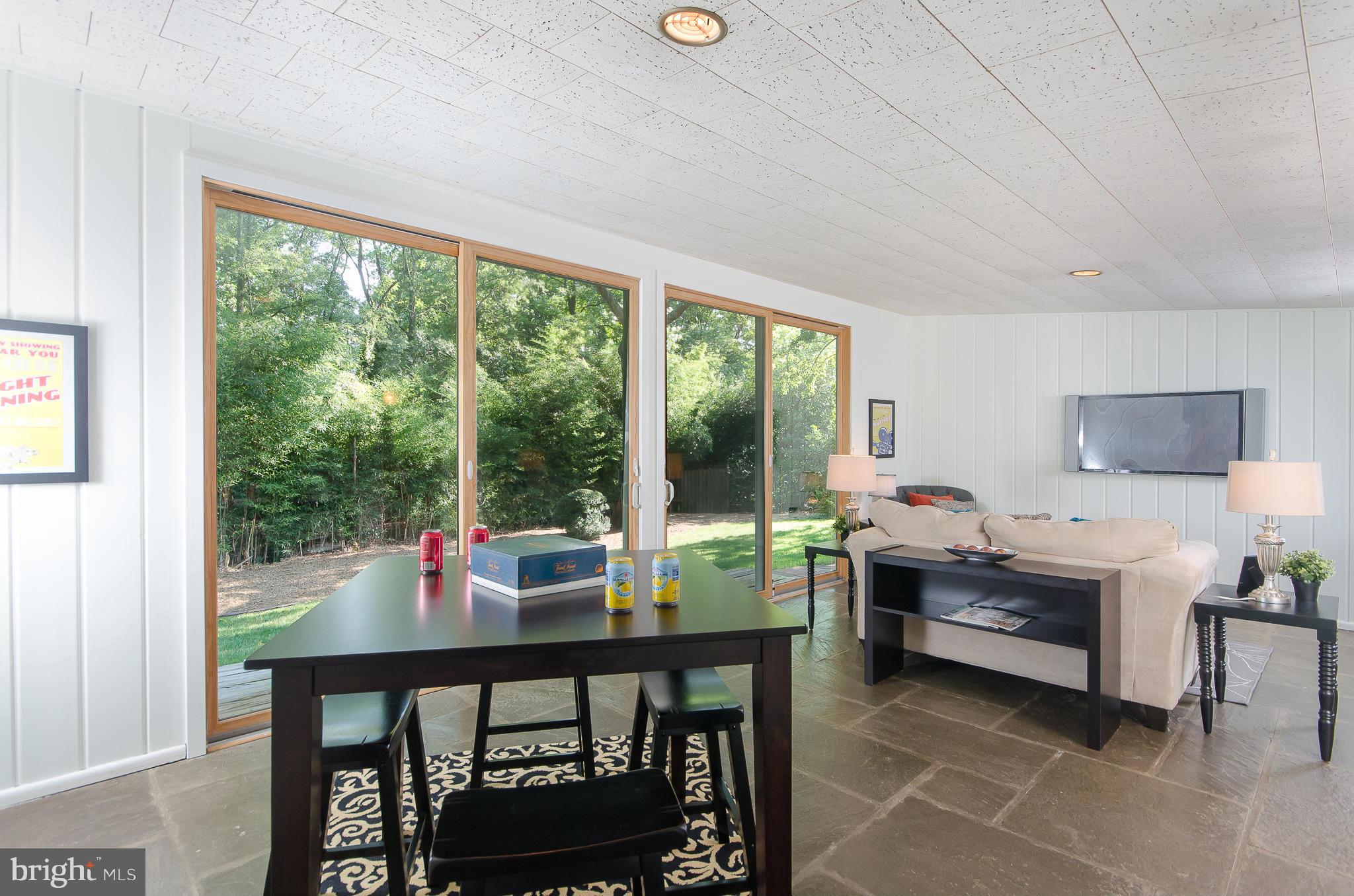 HOLLIN HILLS - Residential