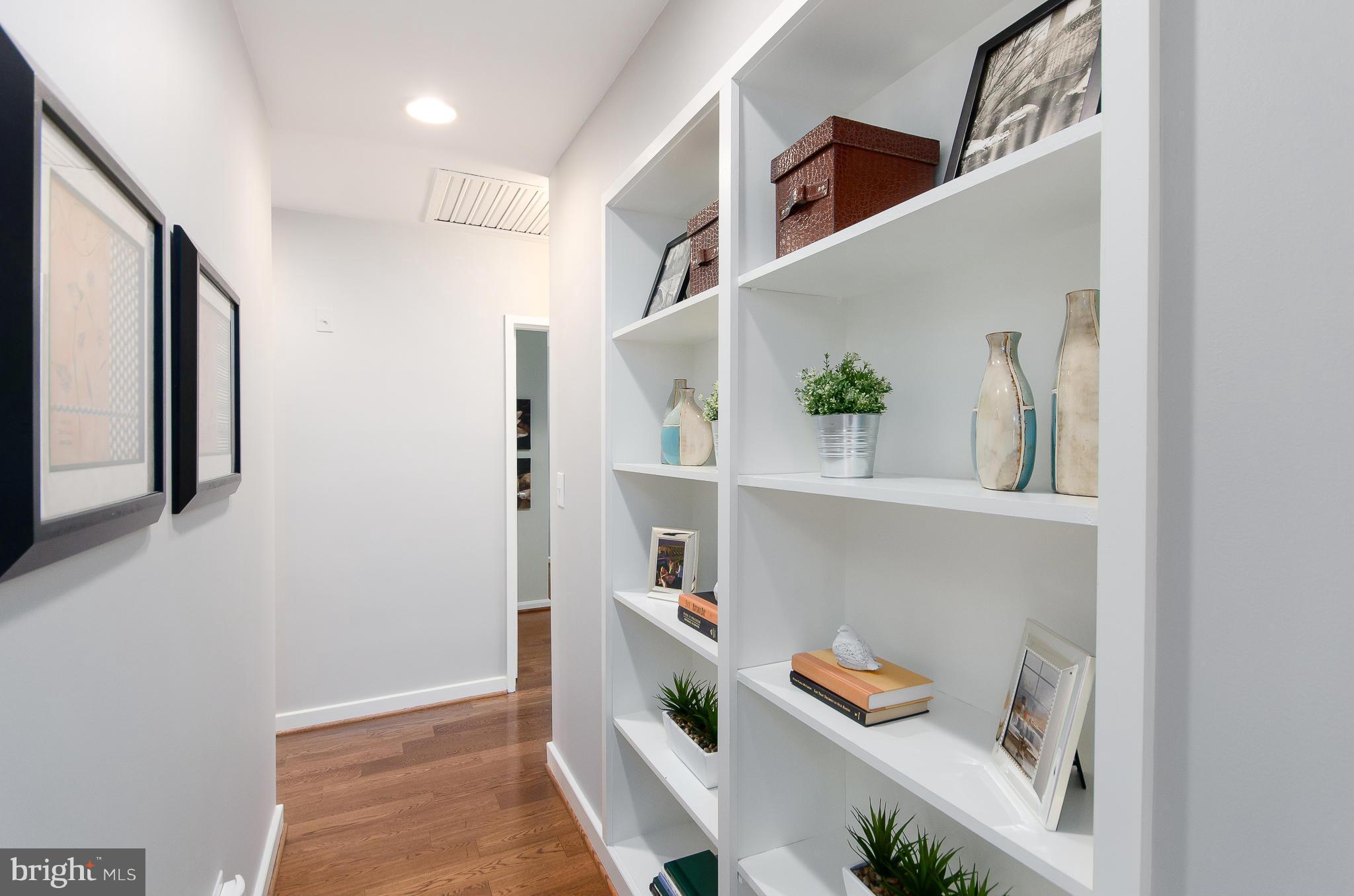 HOLLIN HILLS - Residential