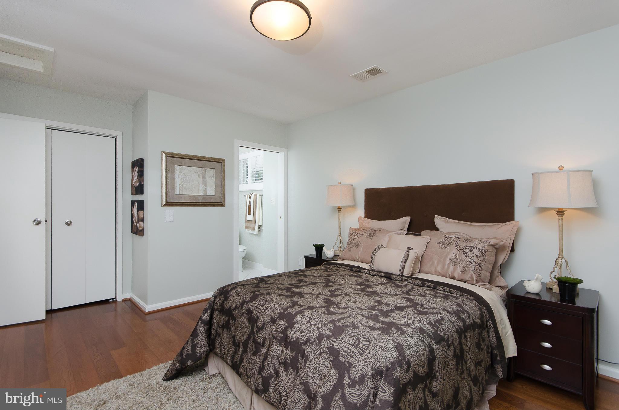 HOLLIN HILLS - Residential