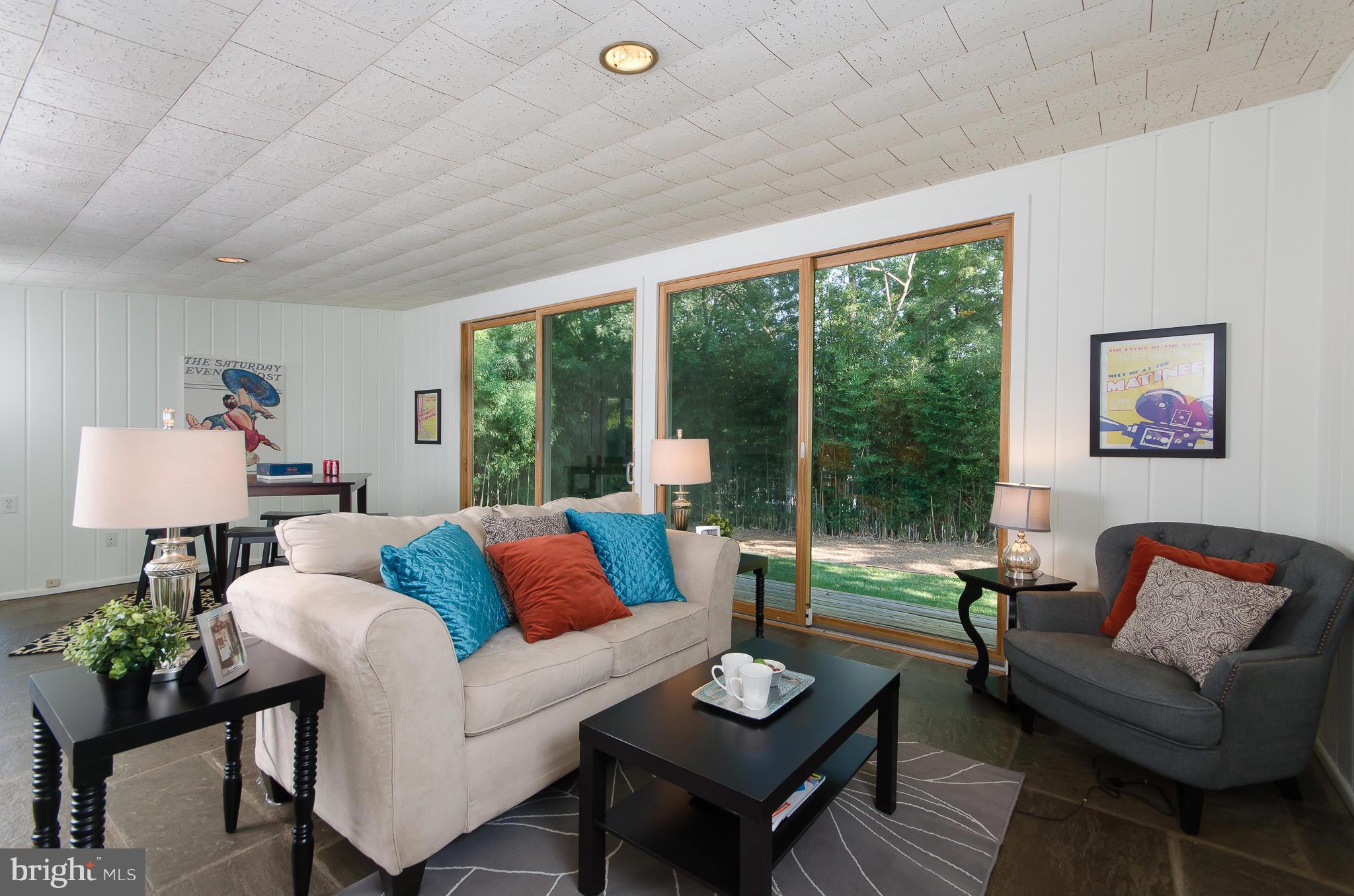 HOLLIN HILLS - Residential