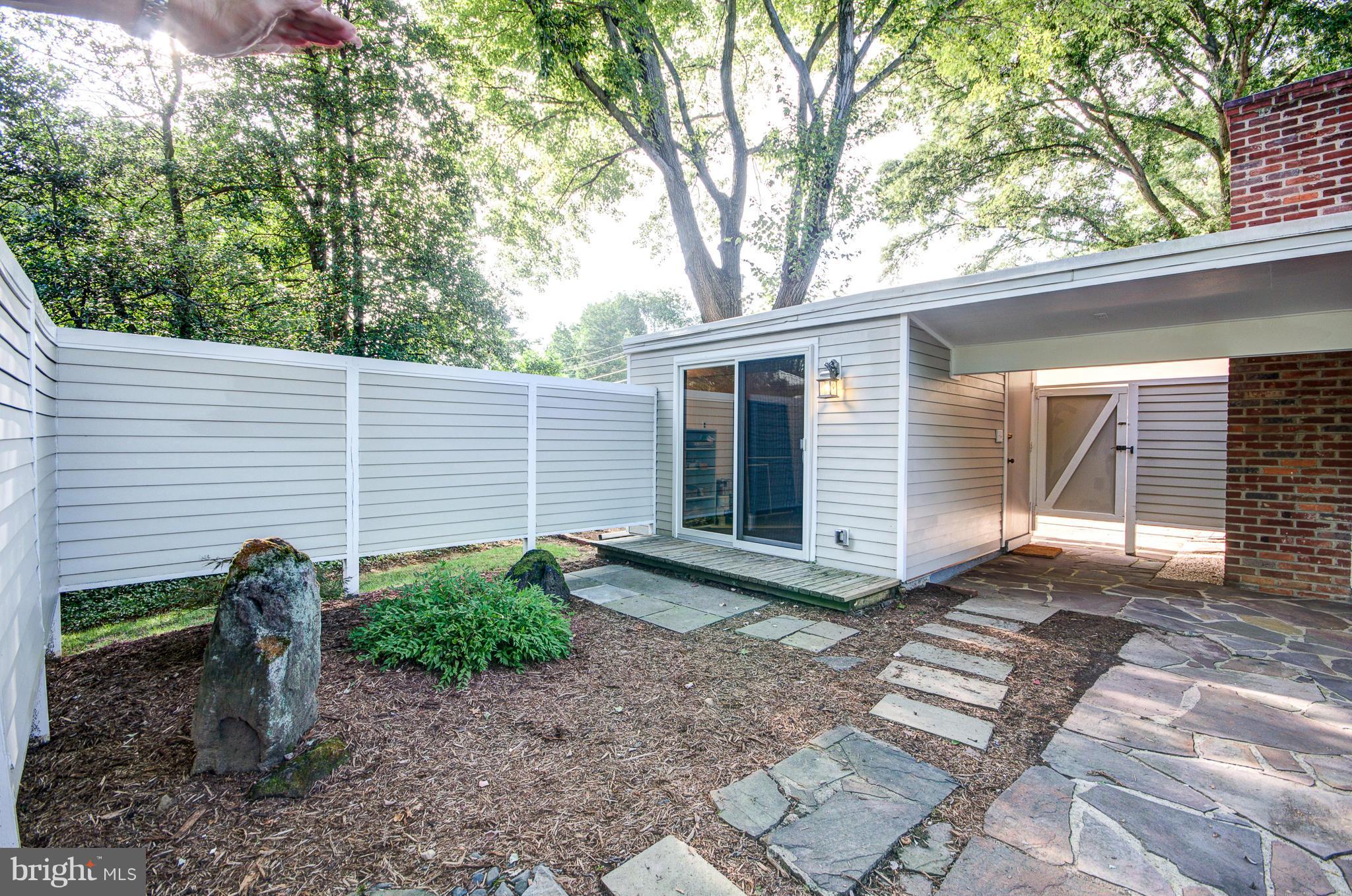 HOLLIN HILLS - Residential