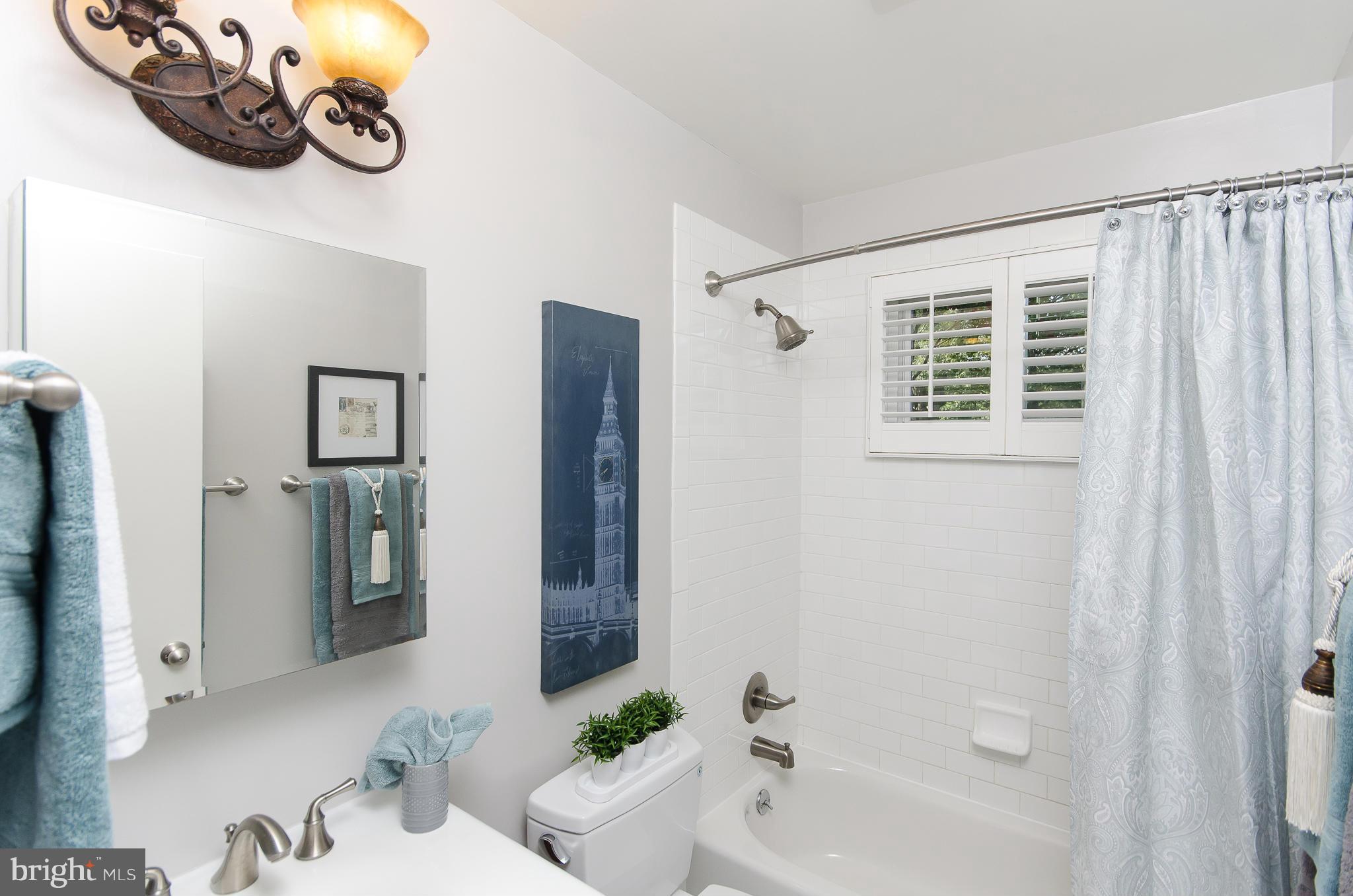 HOLLIN HILLS - Residential