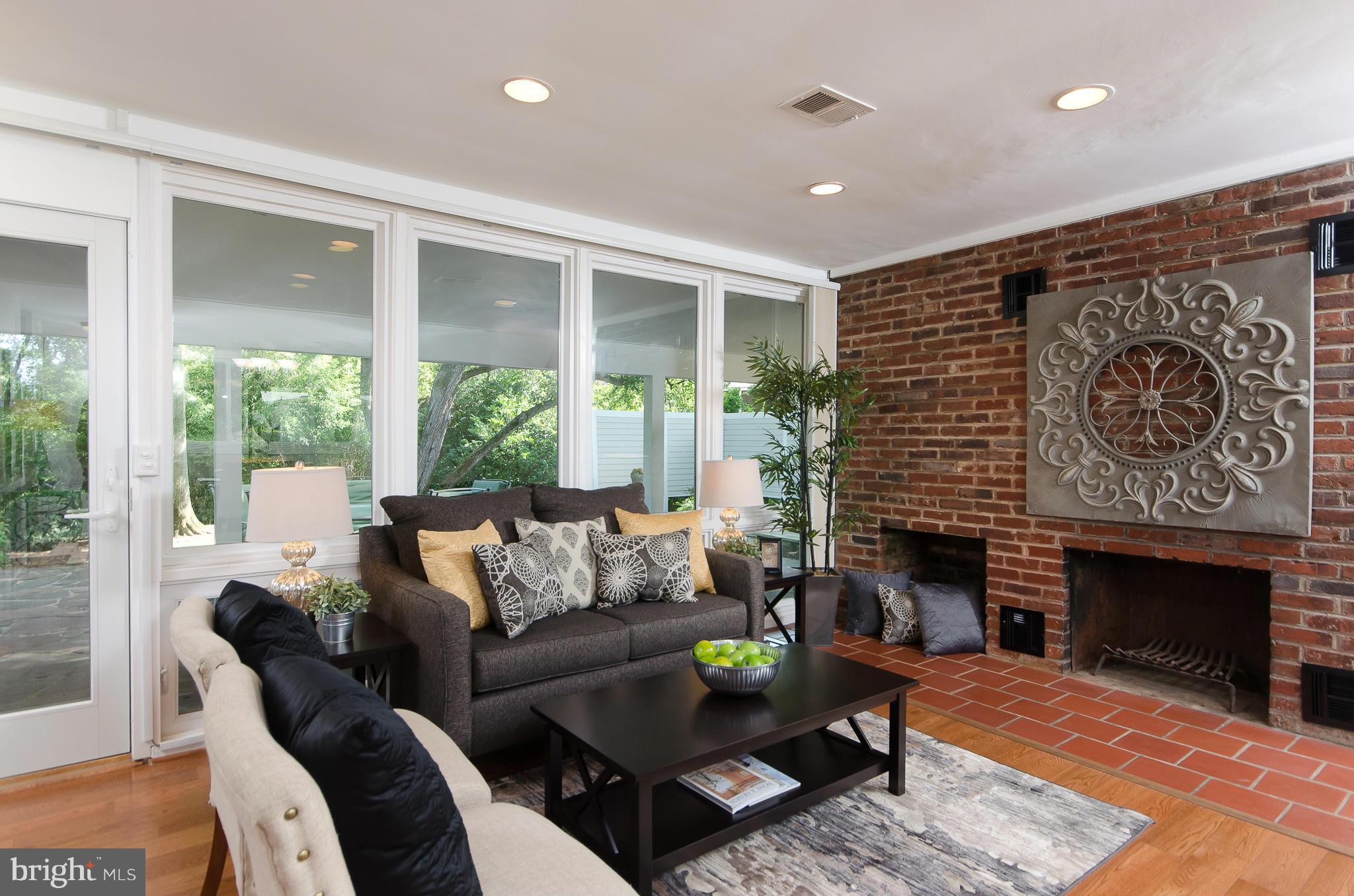 HOLLIN HILLS - Residential