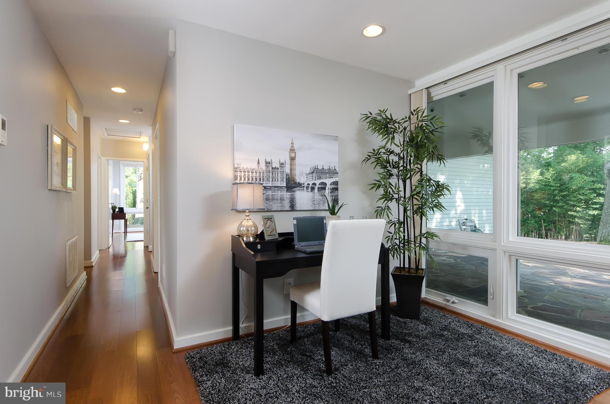 HOLLIN HILLS - Residential