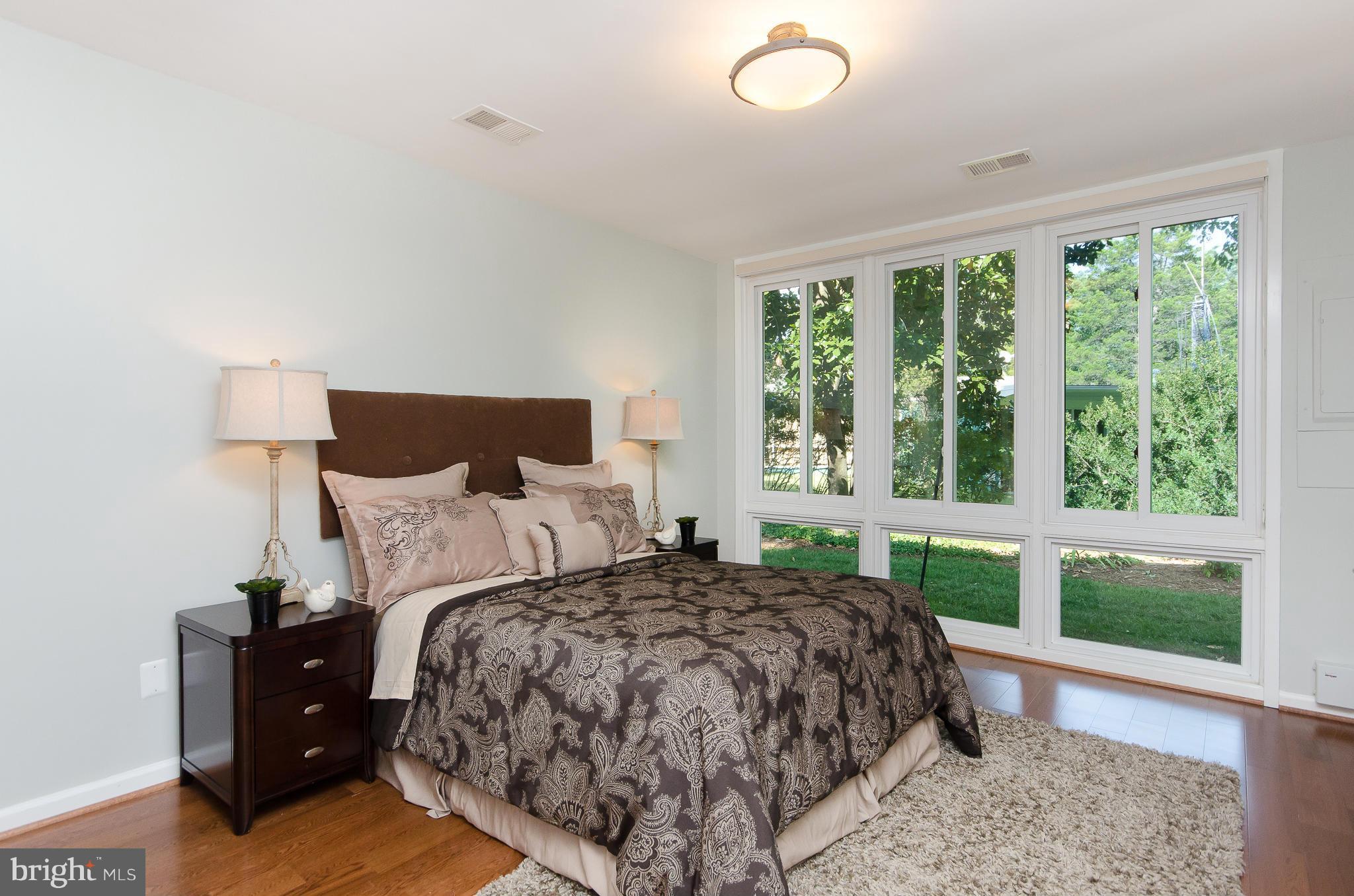 HOLLIN HILLS - Residential