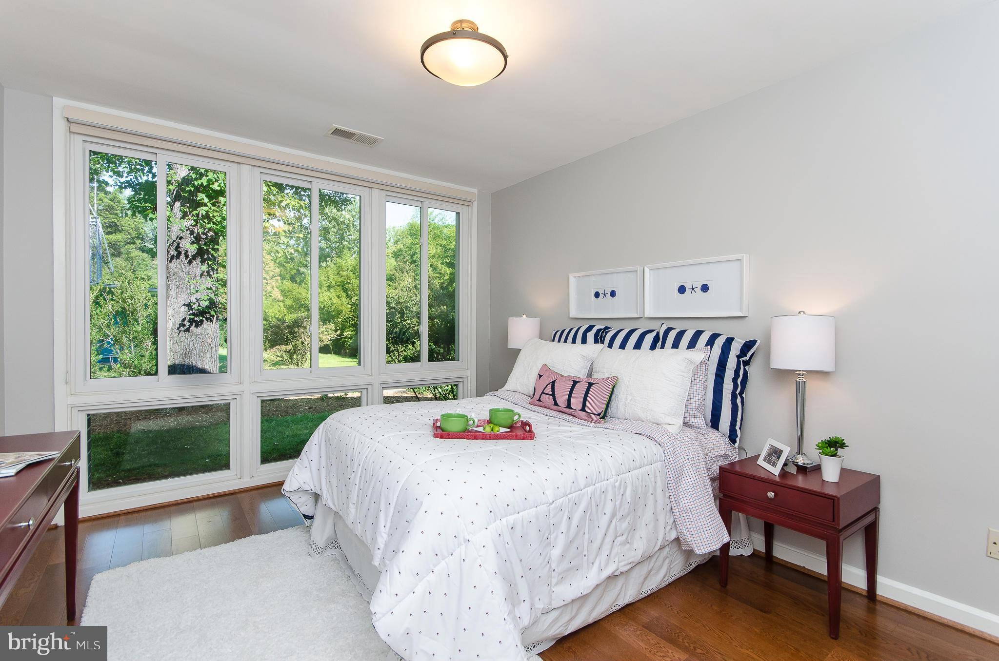 HOLLIN HILLS - Residential