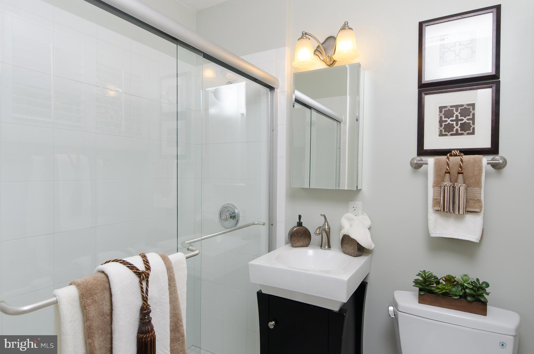 HOLLIN HILLS - Residential