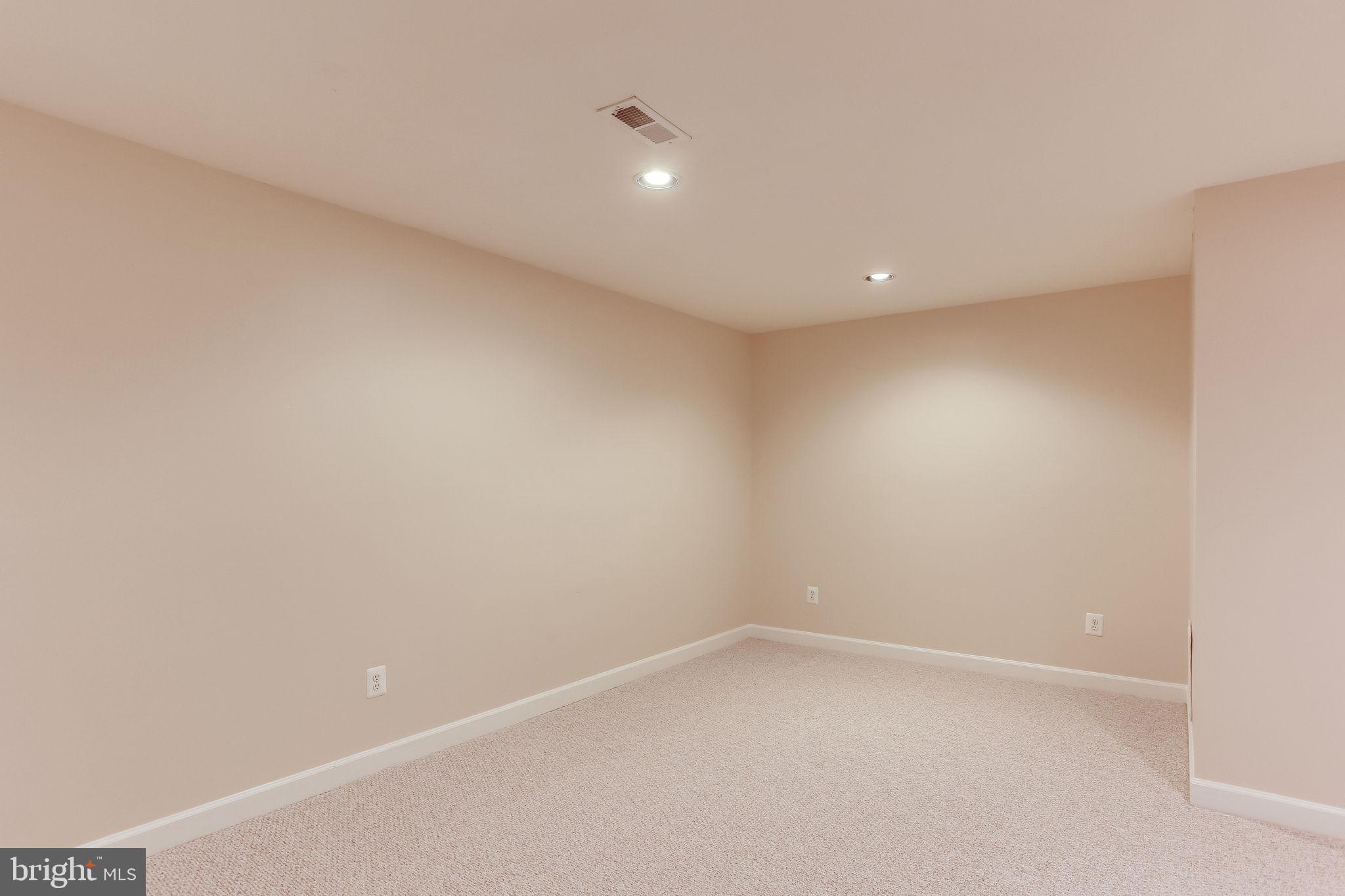 COURTHOUSE COMMONS - Residential