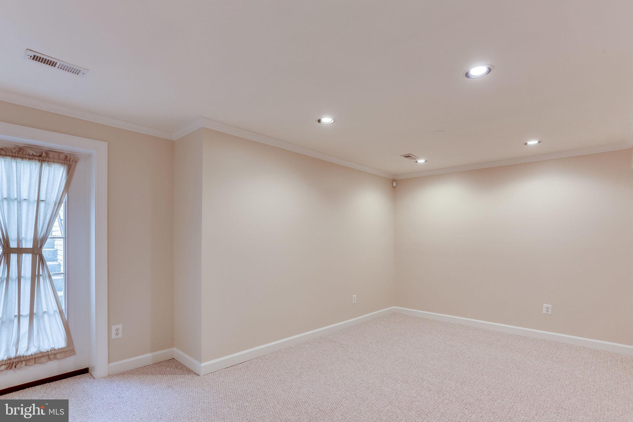 COURTHOUSE COMMONS - Residential