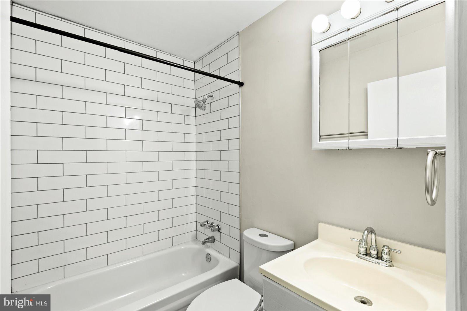 OAKRIDGE / COUNTRY RIDGE - Residential Lease