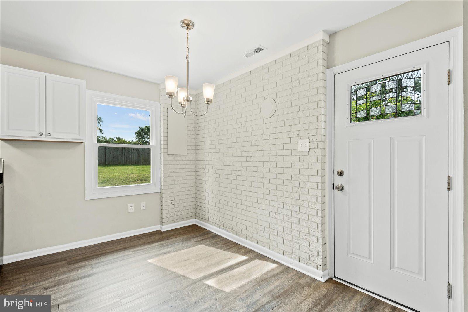 OAKRIDGE / COUNTRY RIDGE - Residential Lease