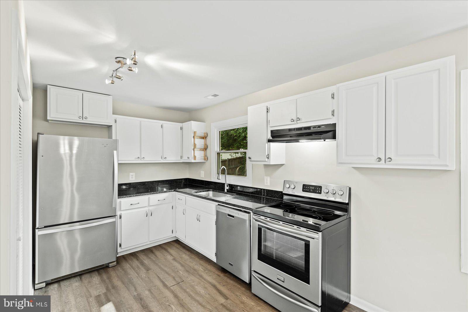 OAKRIDGE / COUNTRY RIDGE - Residential Lease