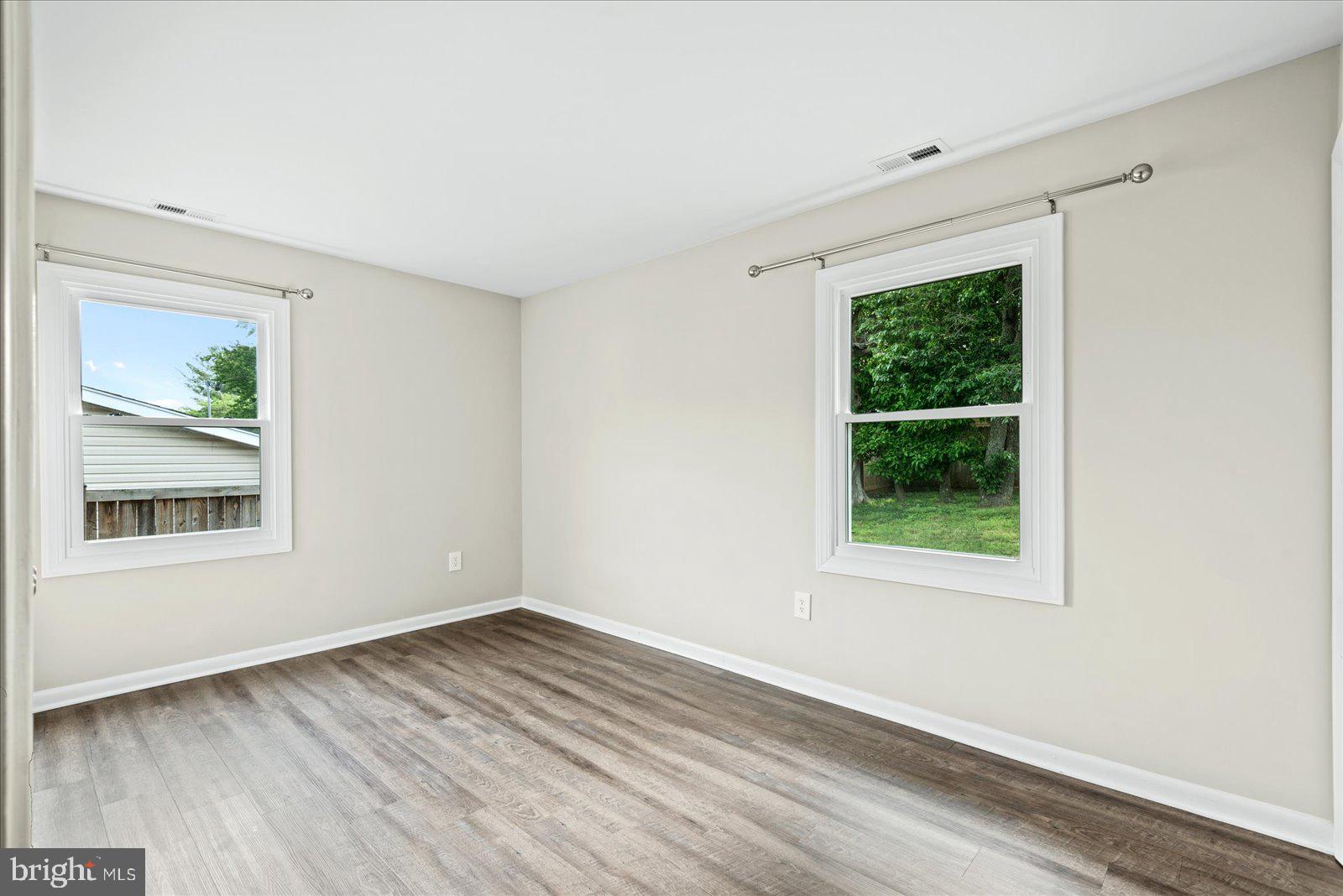 OAKRIDGE / COUNTRY RIDGE - Residential Lease