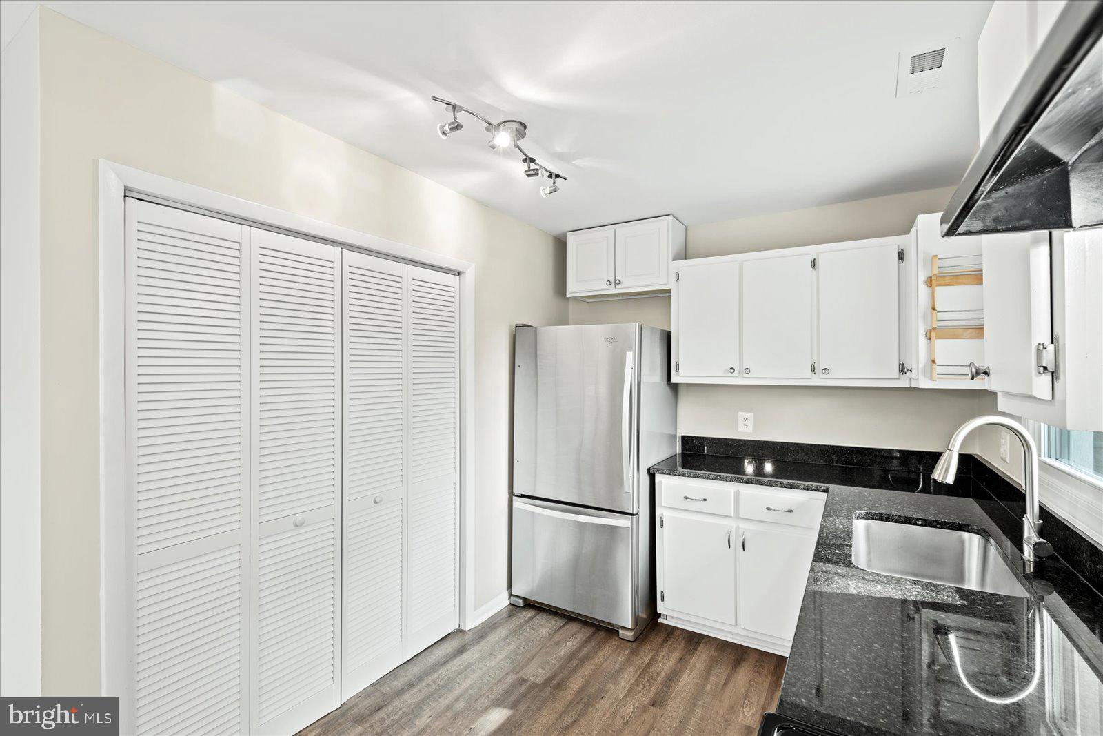 OAKRIDGE / COUNTRY RIDGE - Residential Lease