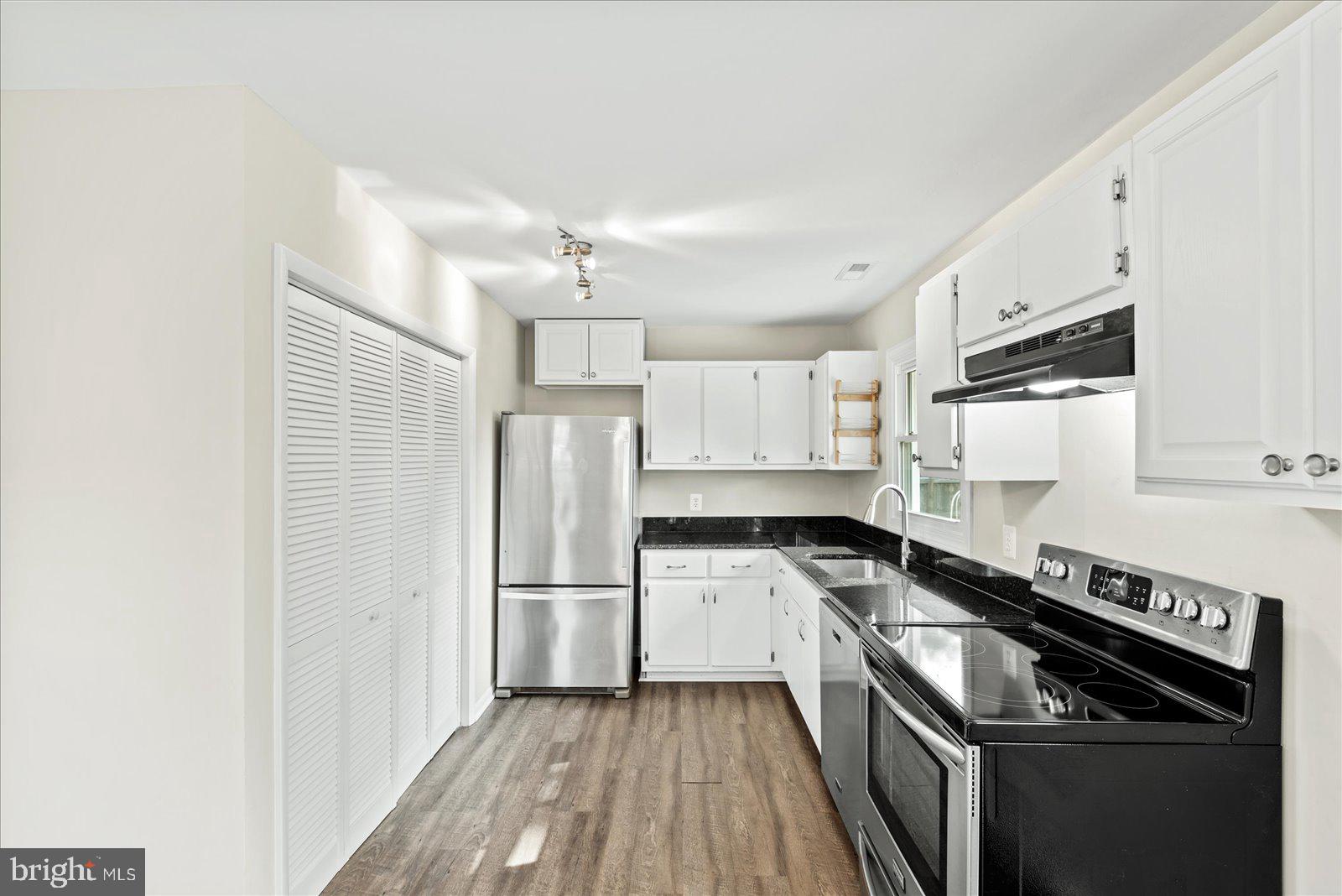 OAKRIDGE / COUNTRY RIDGE - Residential Lease