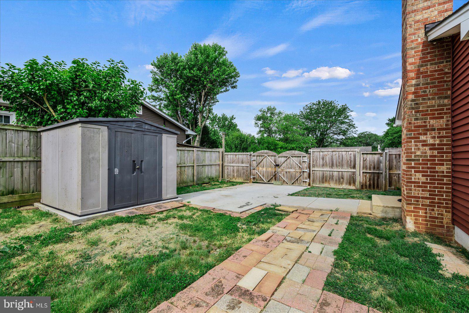 OAKRIDGE / COUNTRY RIDGE - Residential Lease