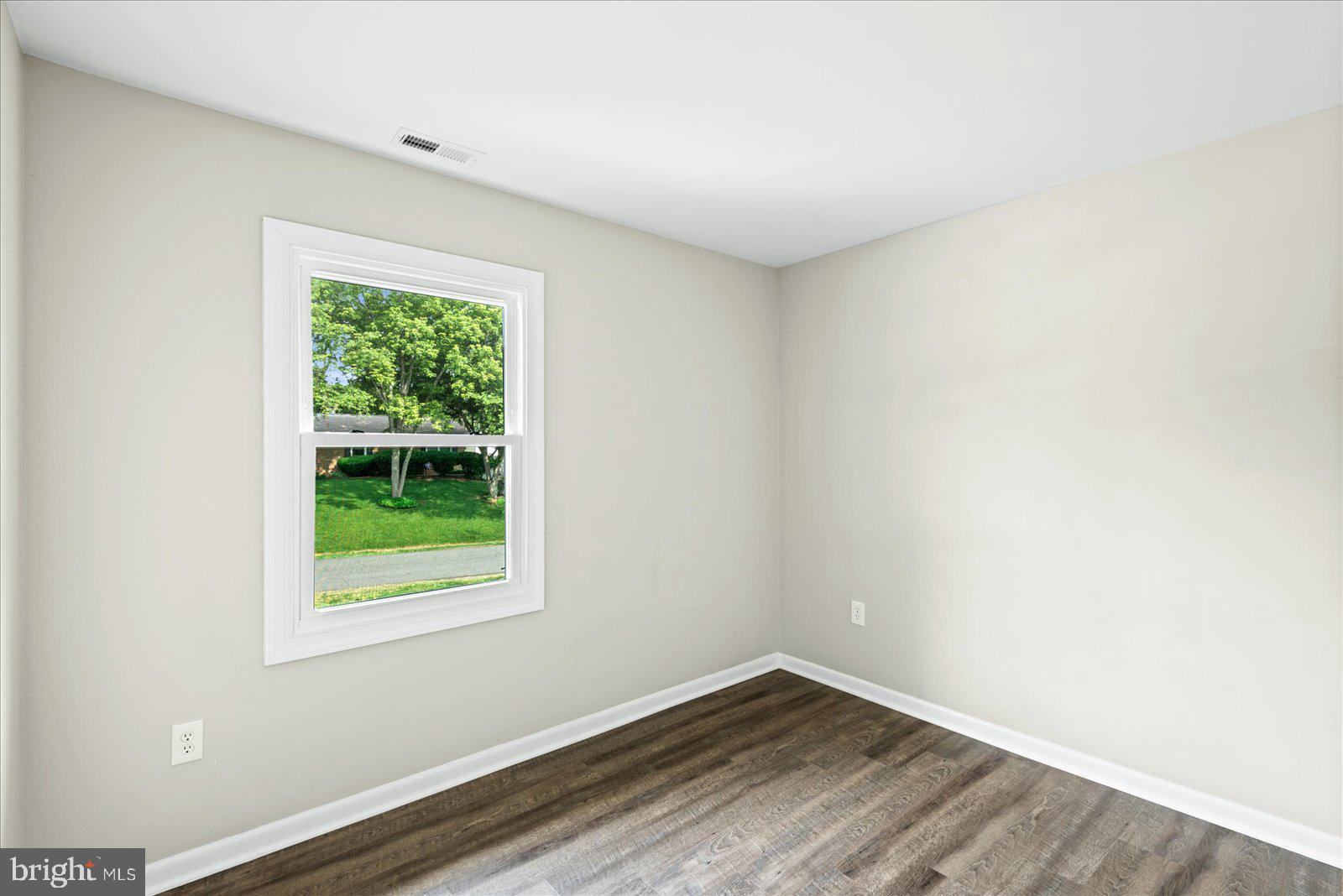 OAKRIDGE / COUNTRY RIDGE - Residential Lease